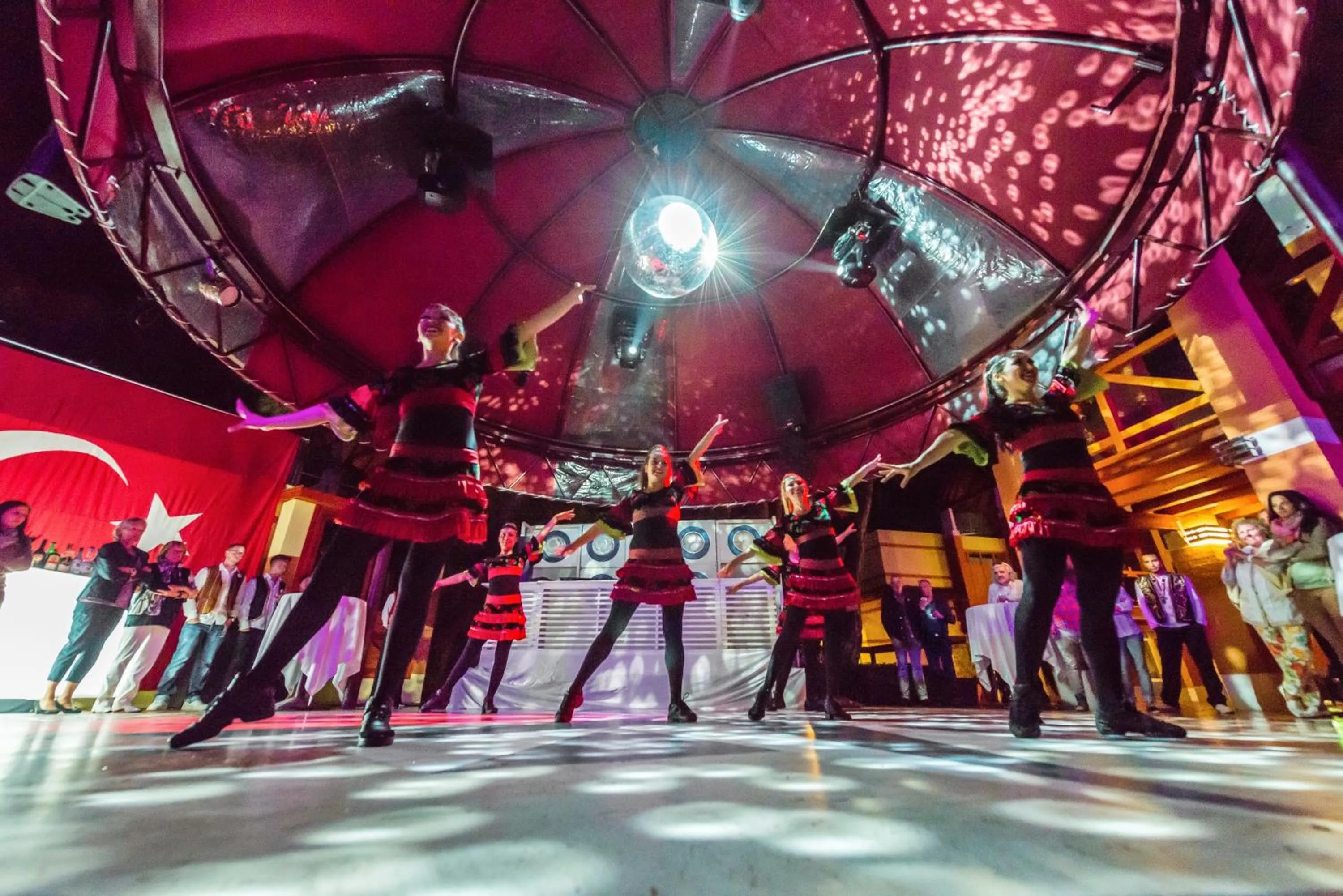 Evening entertainment in ROBINSON CAMYUVA - Adults only