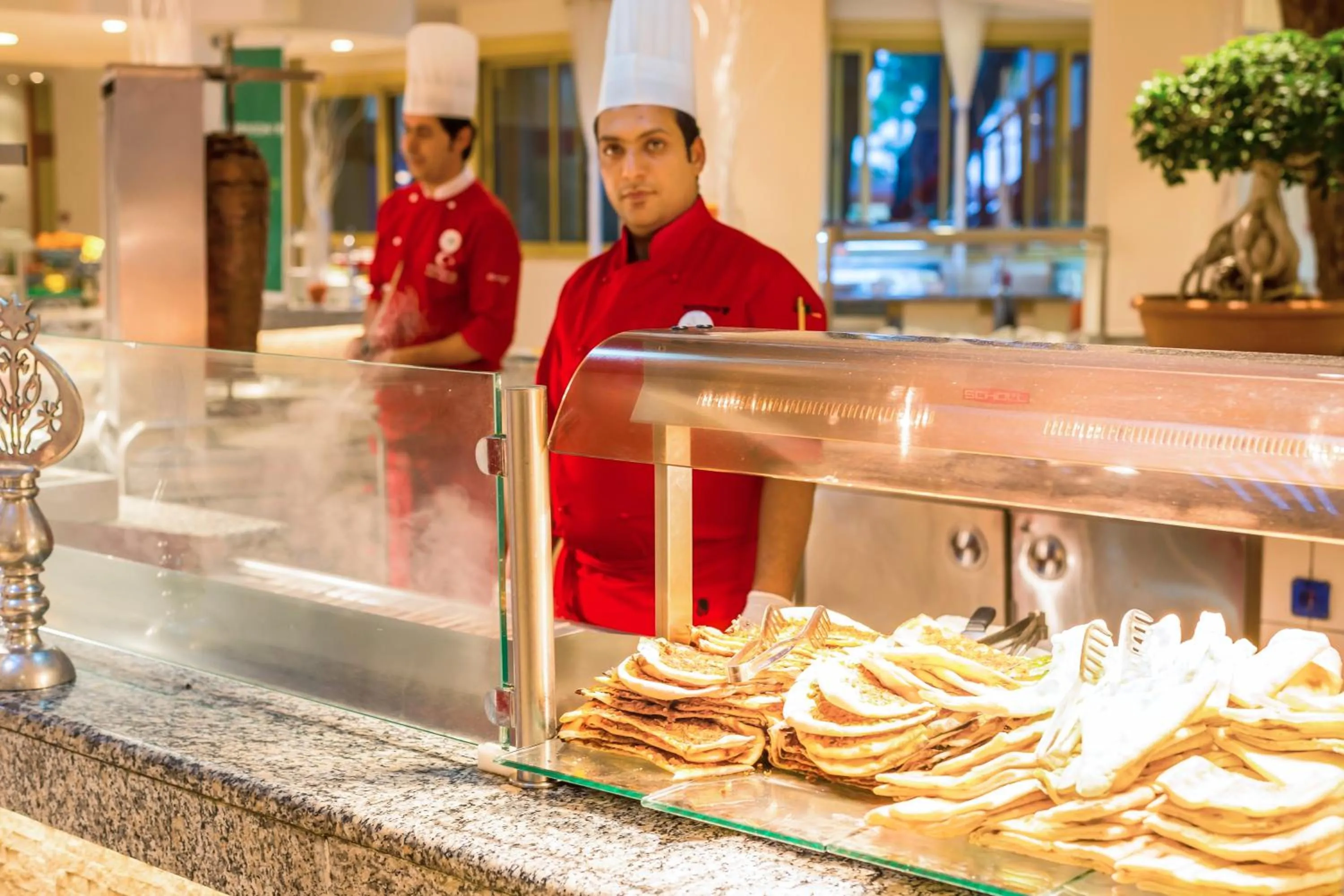 Staff in ROBINSON CAMYUVA - Adults only