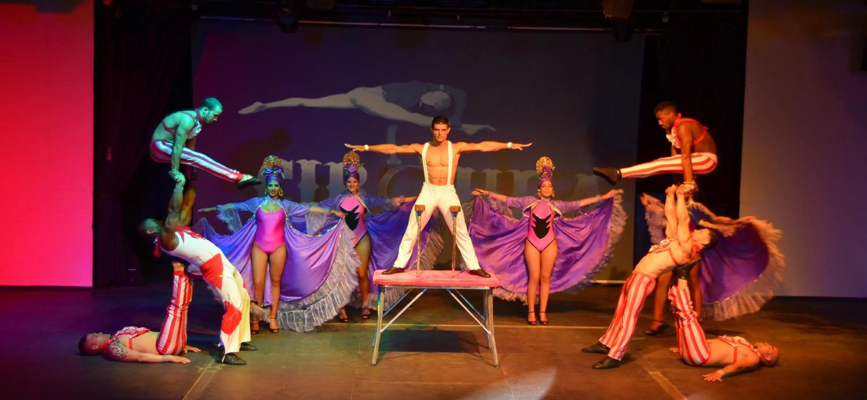 Entertainment in ROBINSON CAMYUVA - Adults only