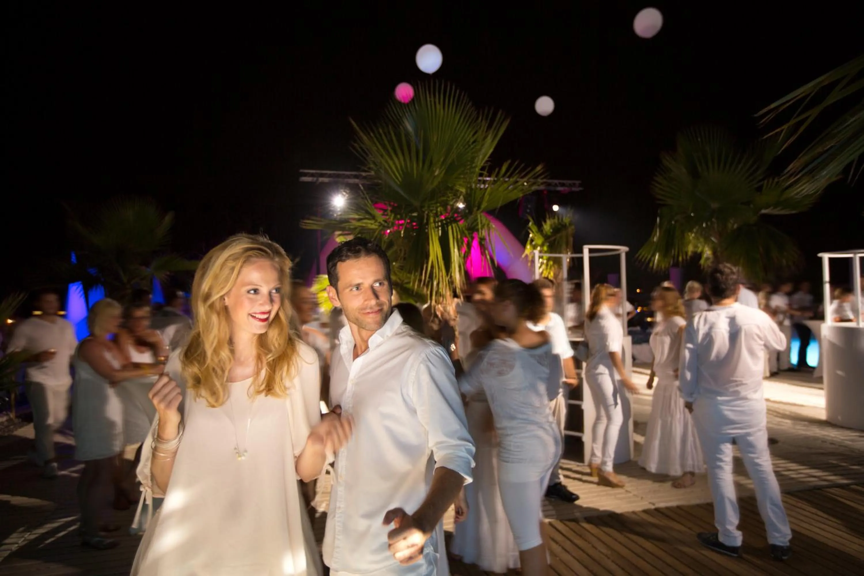 Nightclub / DJ in ROBINSON CAMYUVA - Adults only