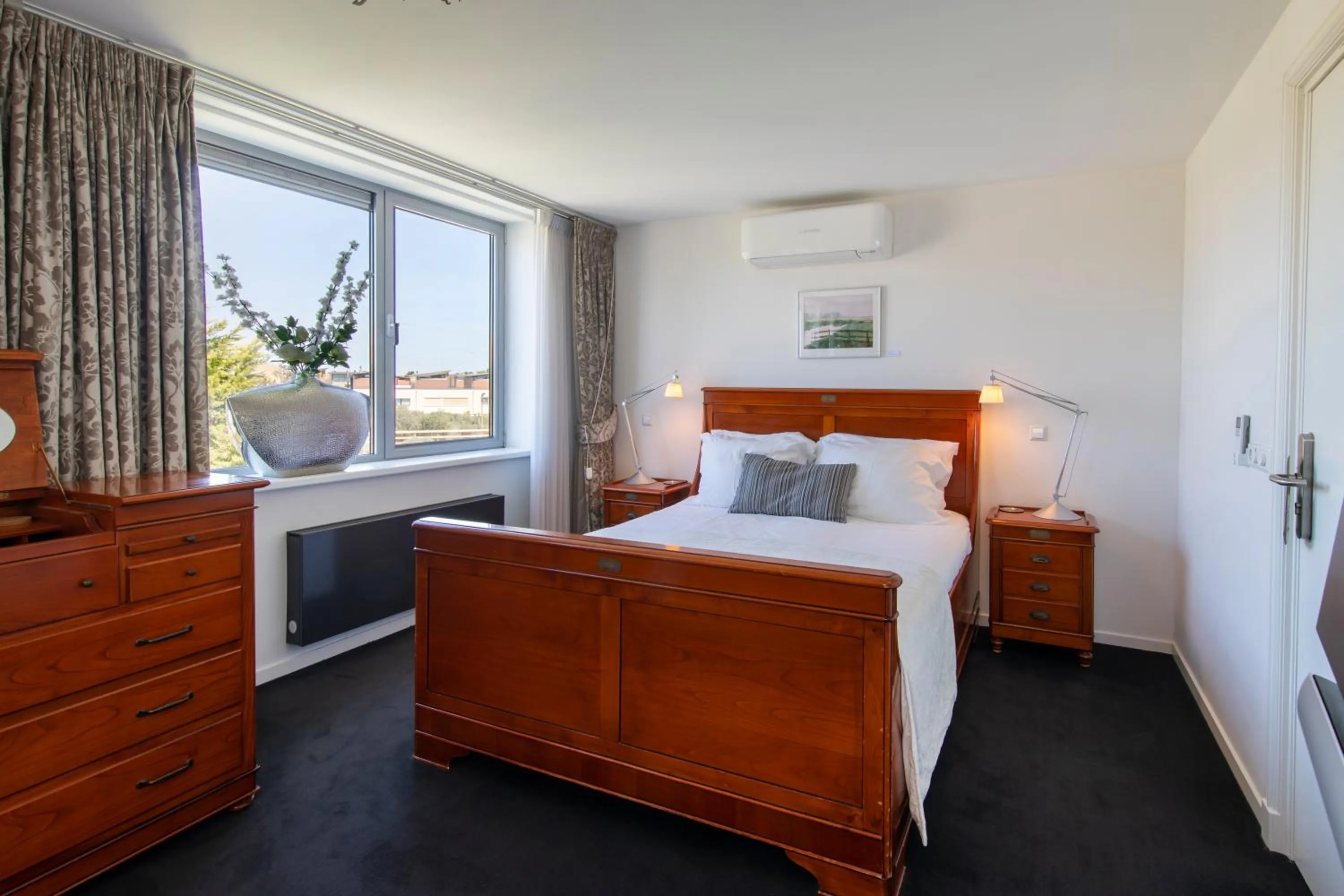 Bed in Hotel La Rosa Amsterdam Beach