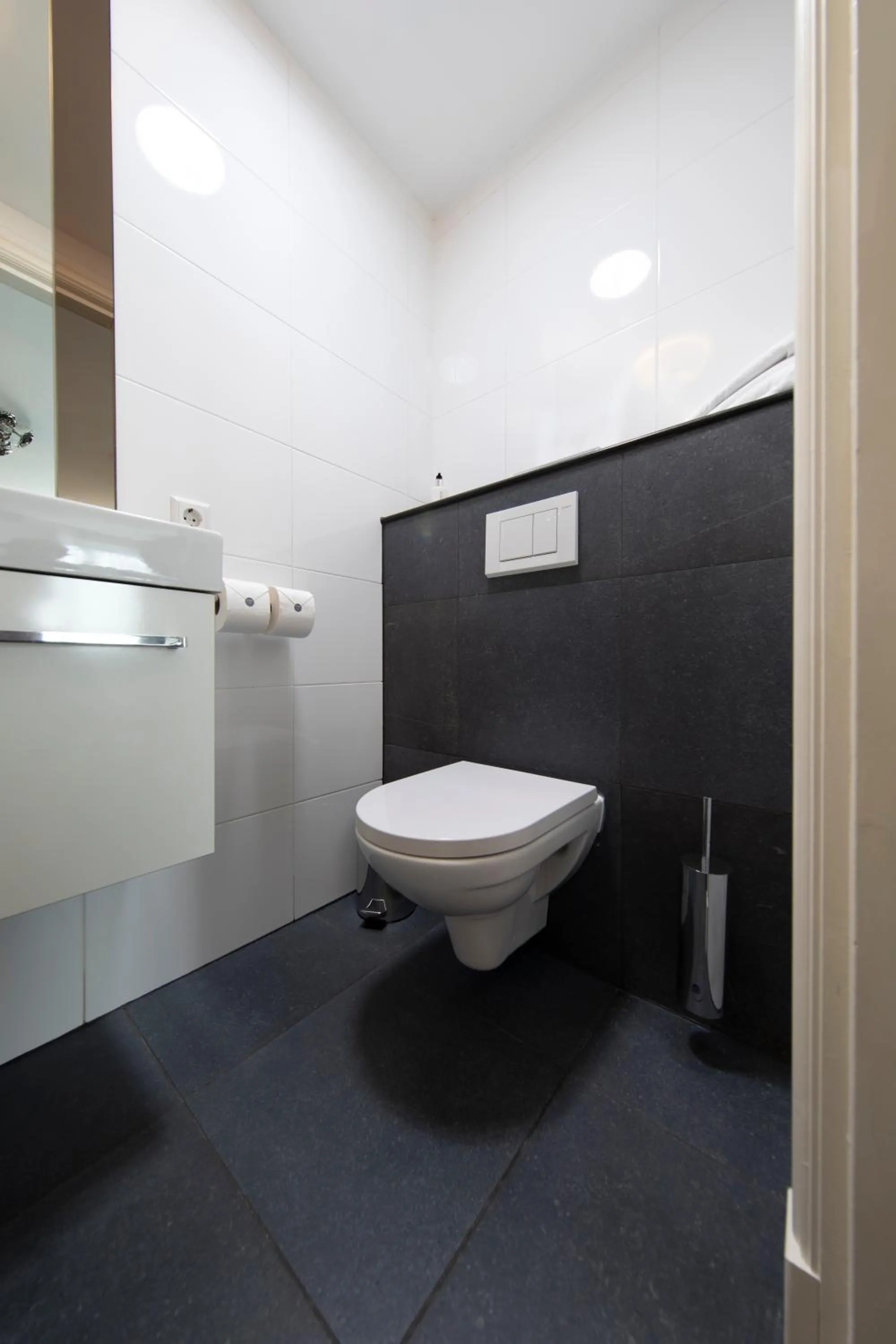 Toilet in Hotel La Rosa Amsterdam Beach