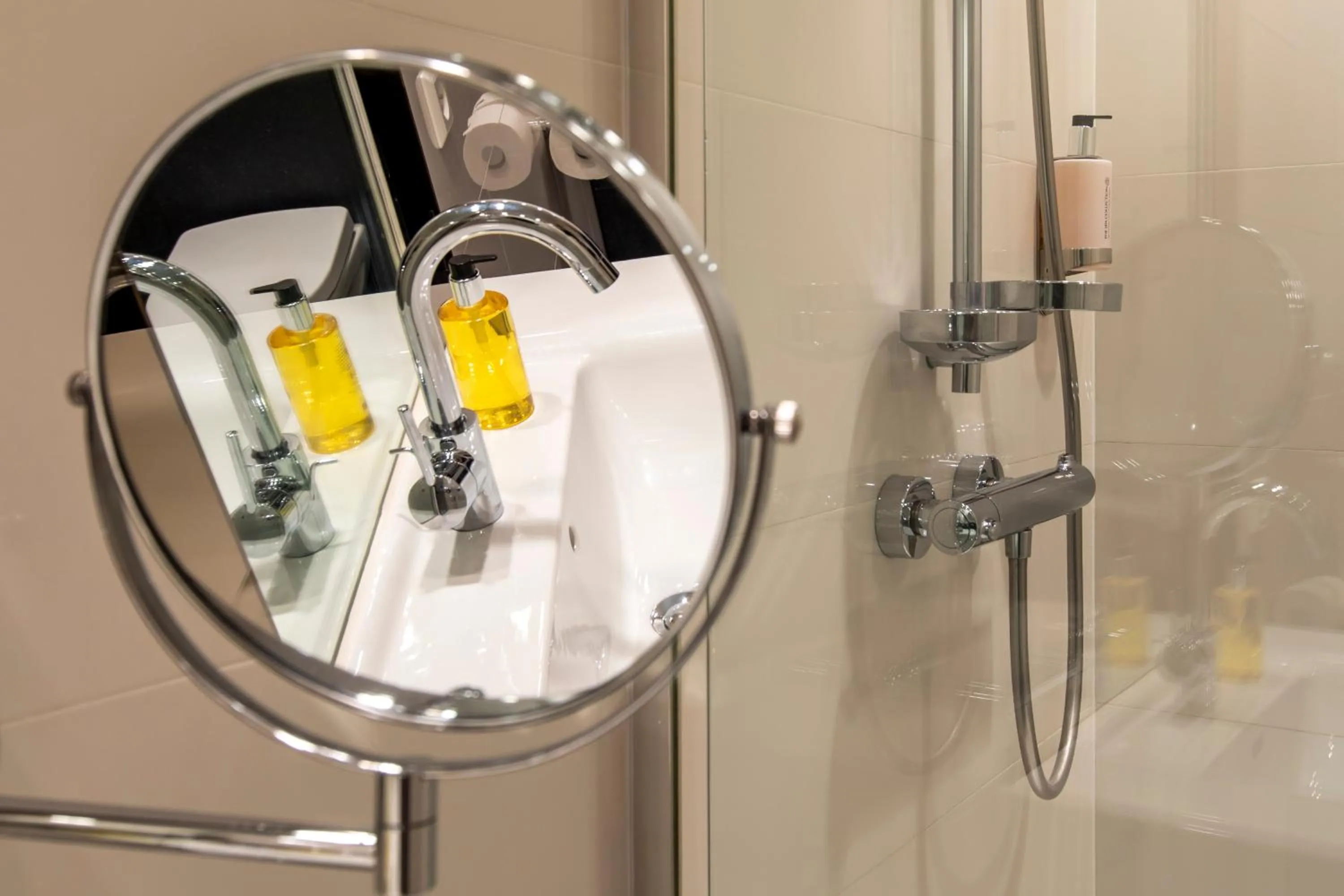 Bathroom in Hotel La Rosa Amsterdam Beach