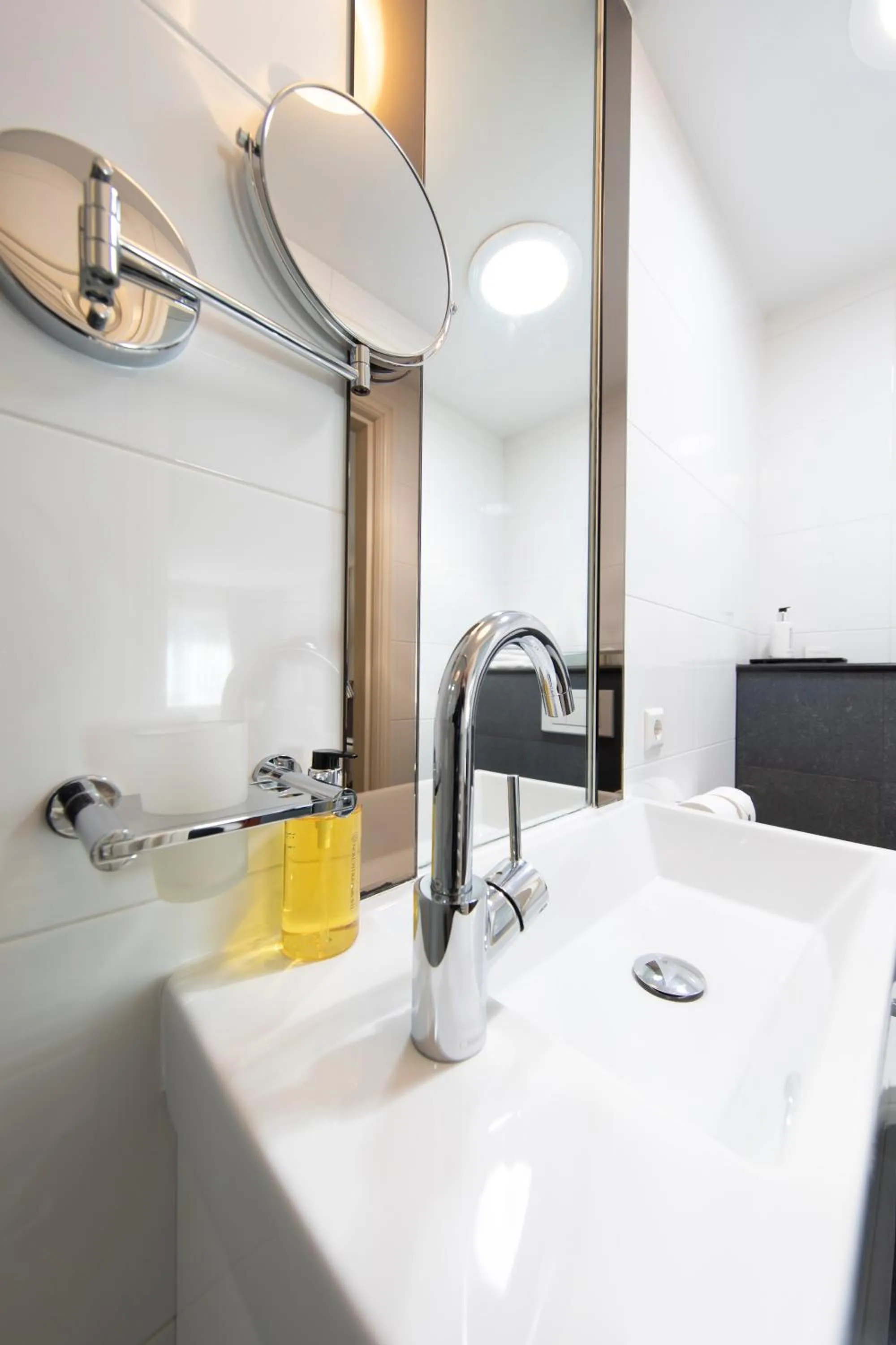 Bathroom in Hotel La Rosa Amsterdam Beach