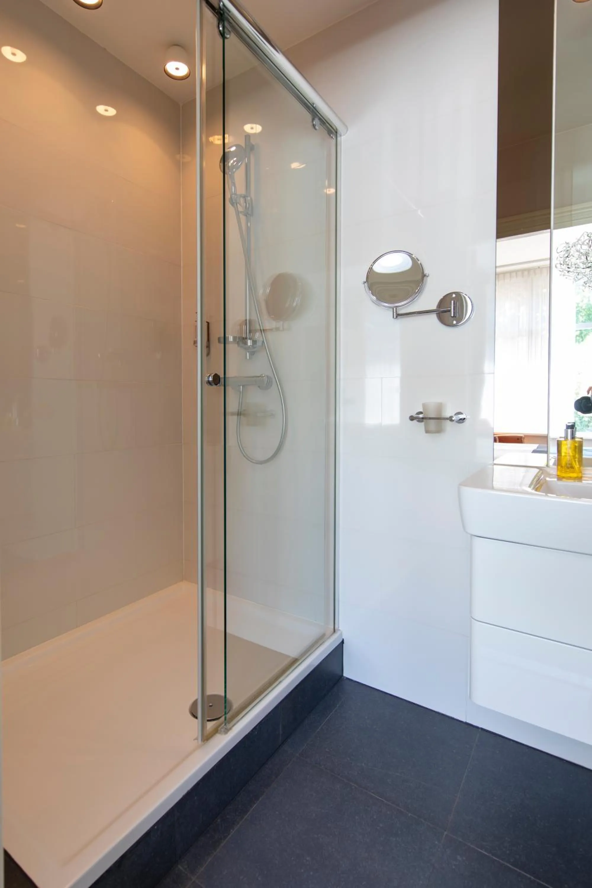 Shower in Hotel La Rosa Amsterdam Beach