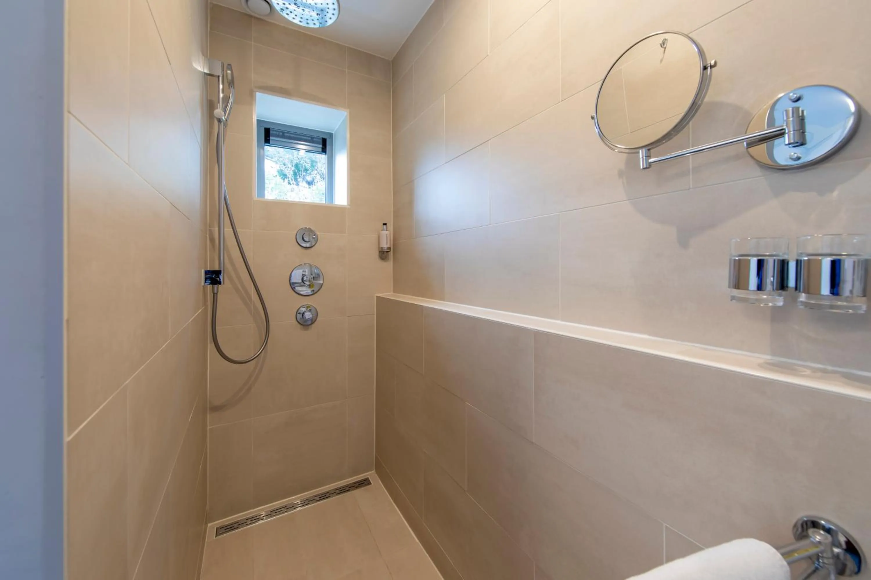 Shower in Hotel La Rosa Amsterdam Beach