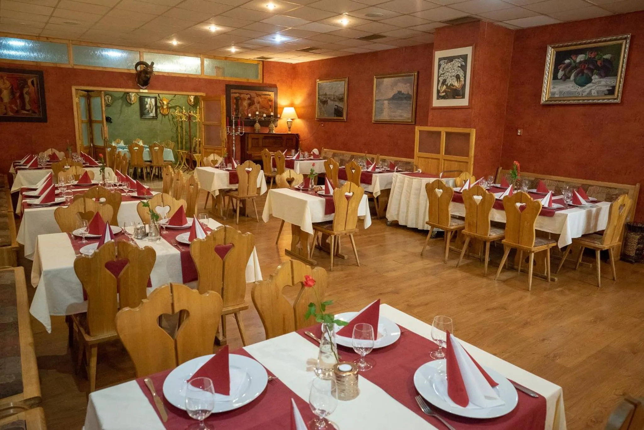 Restaurant/places to eat in Hotel Dominika