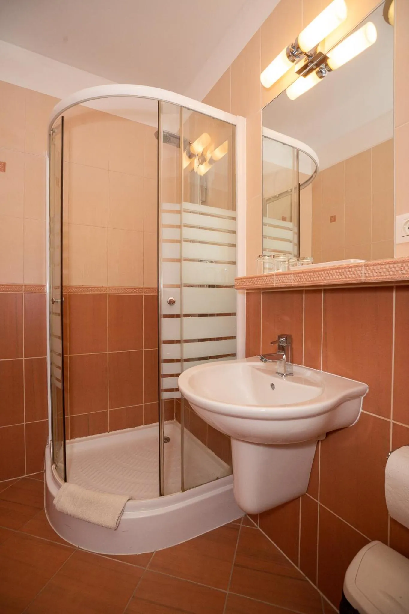 Shower in Hotel Dominika