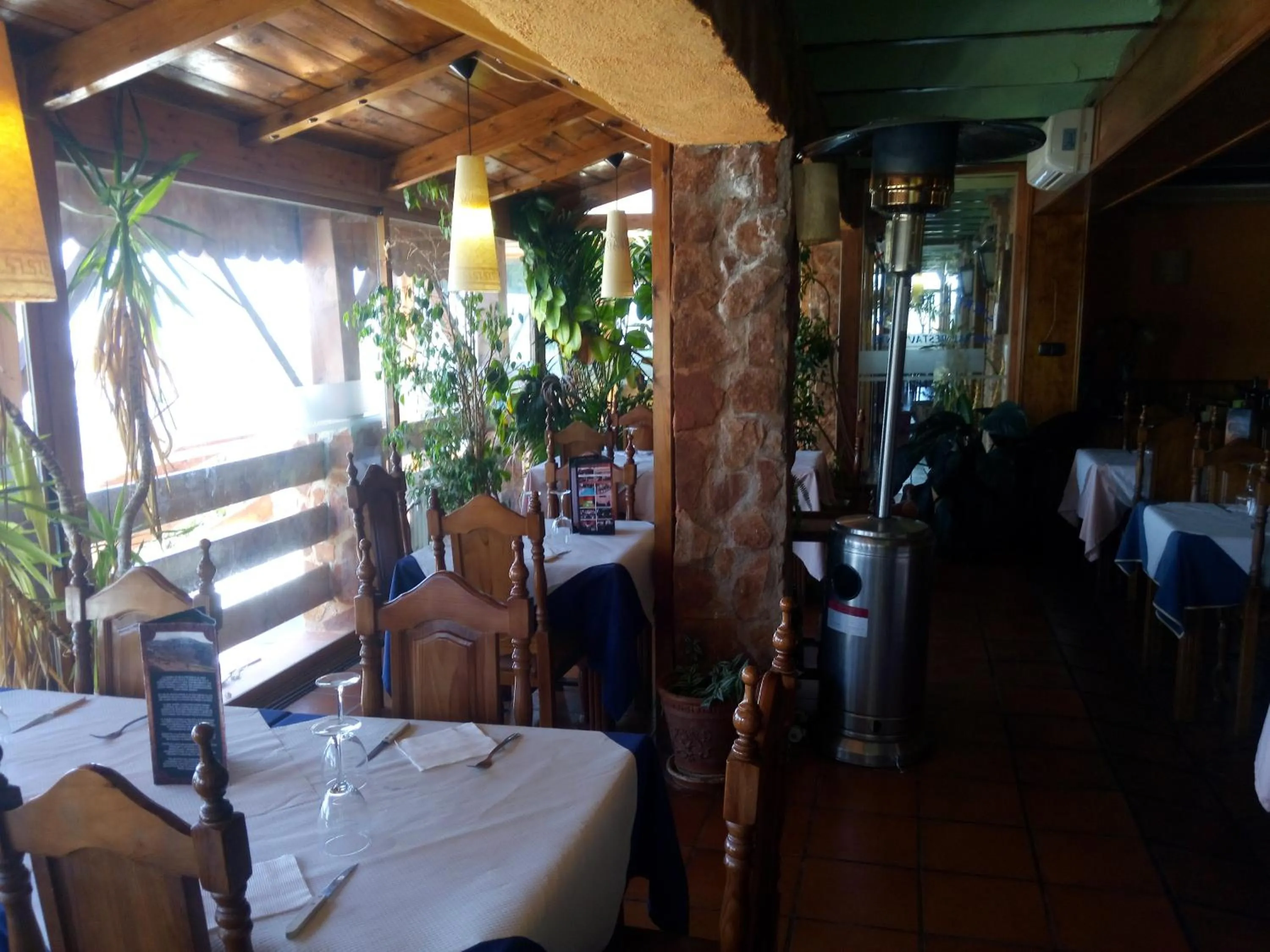 Restaurant/places to eat in Hostal Sierra De Baza