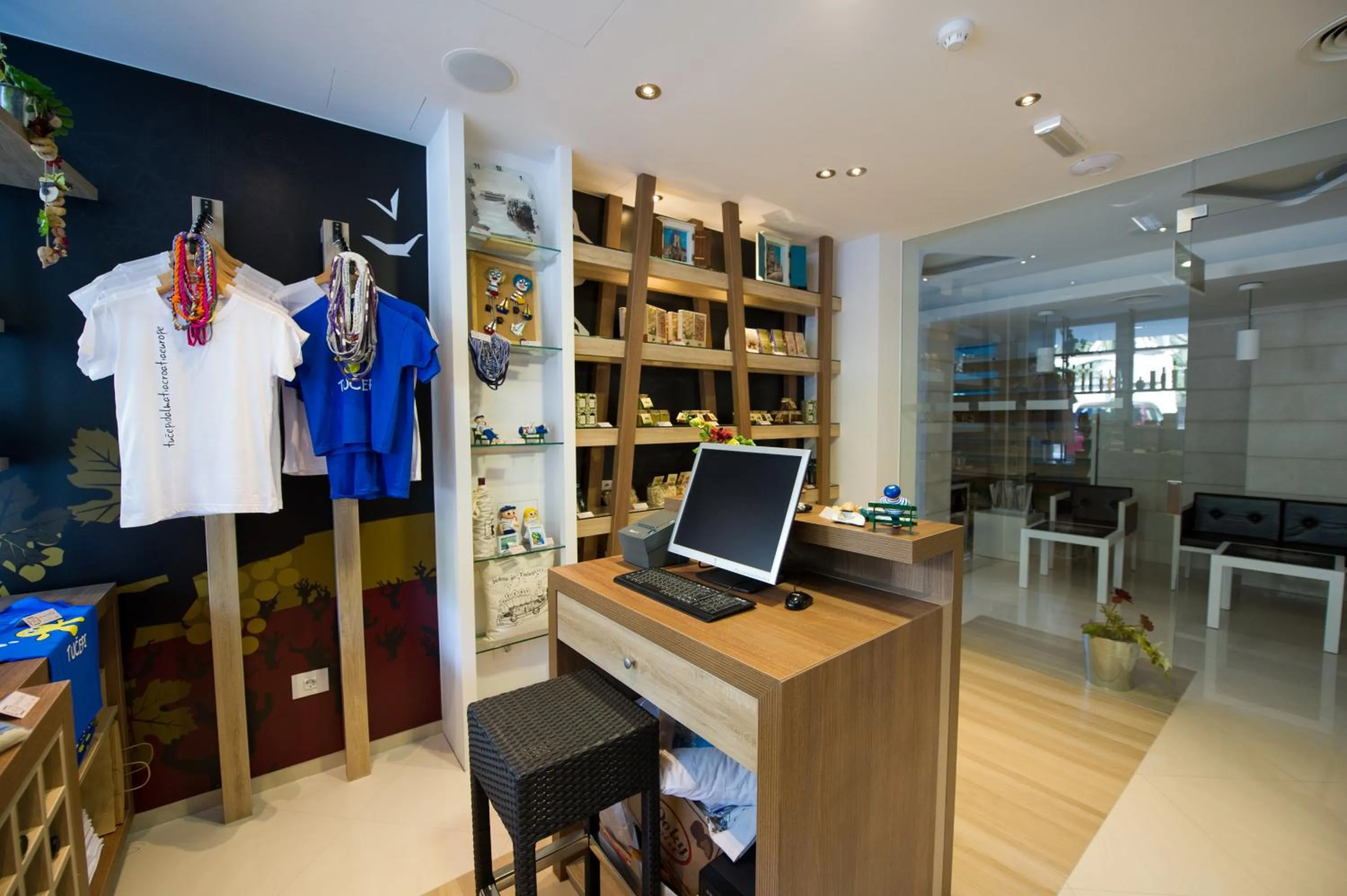 On-site shops in Hotel Tamaris