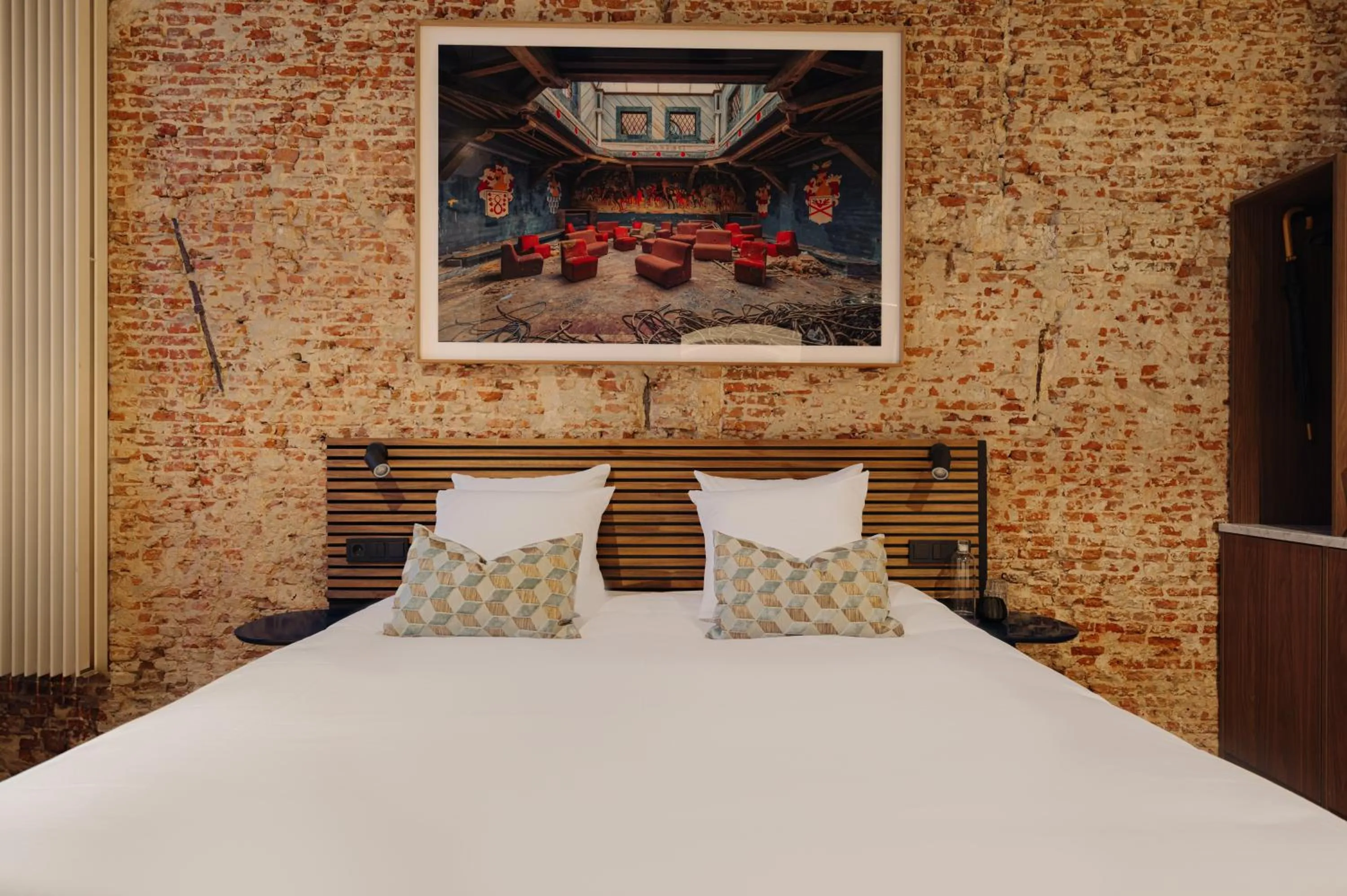 Bed in Adam's Canal House