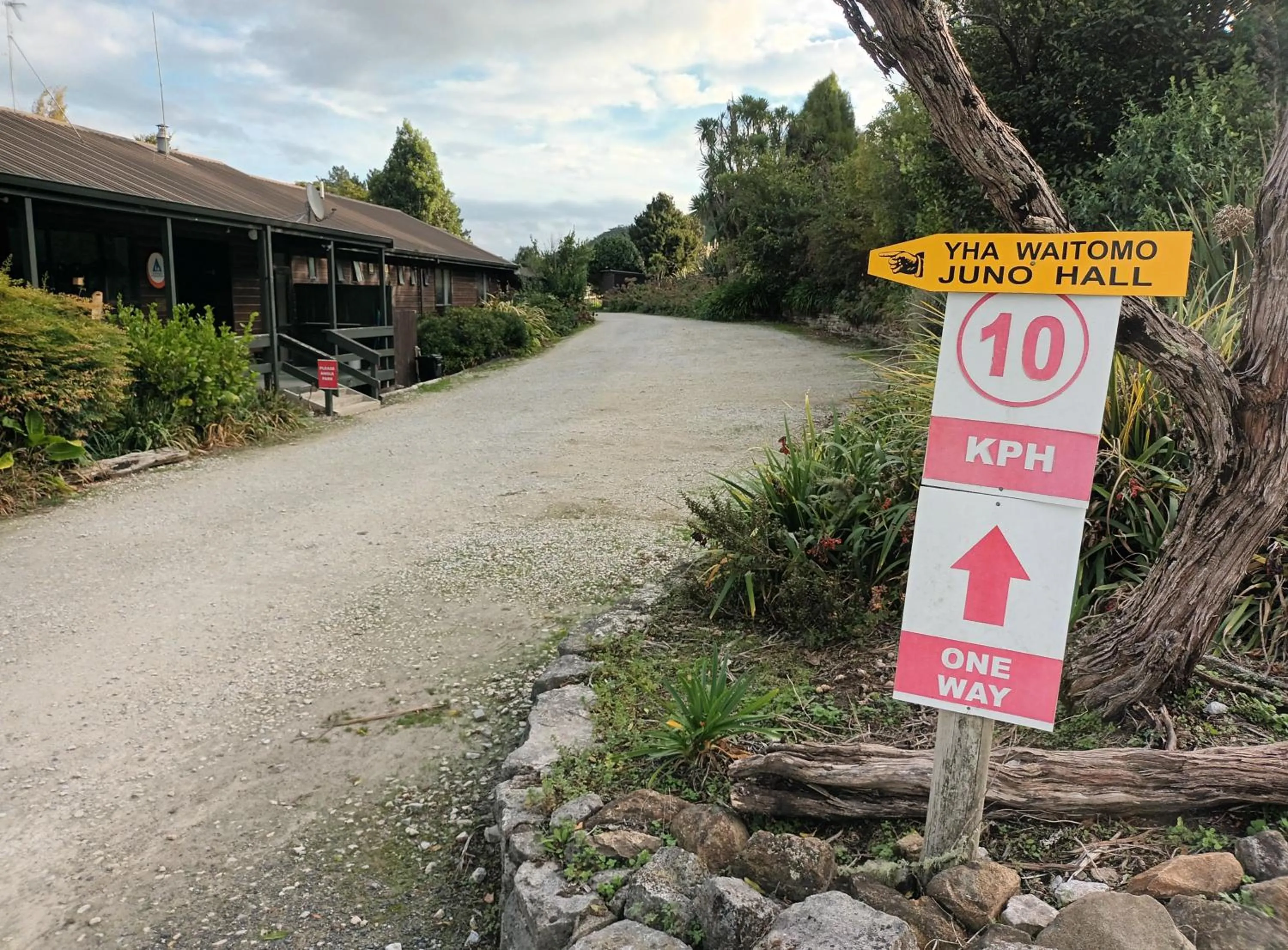 Parking in JunoHall Backpackers