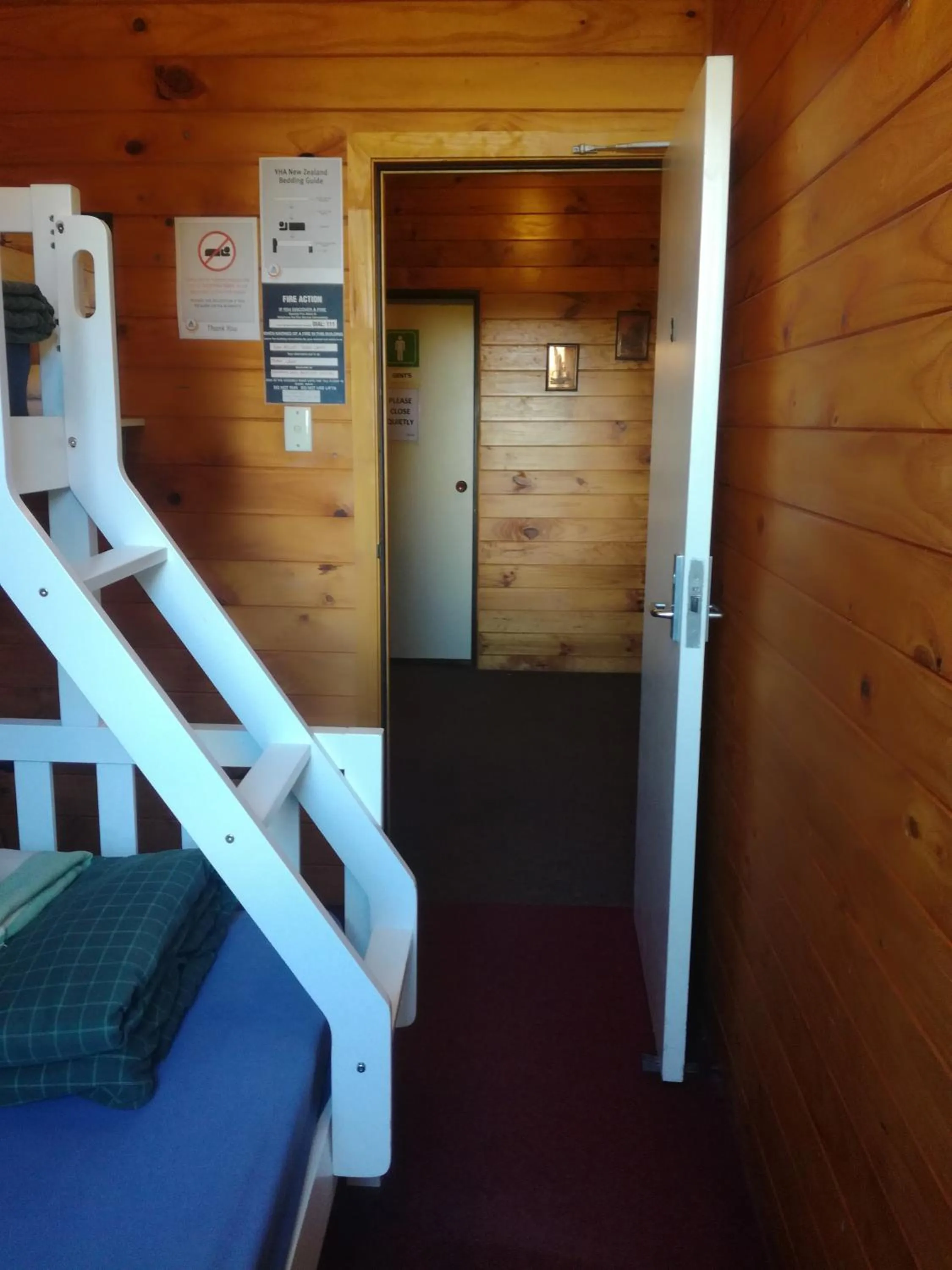 bunk bed, Bed in JunoHall Backpackers