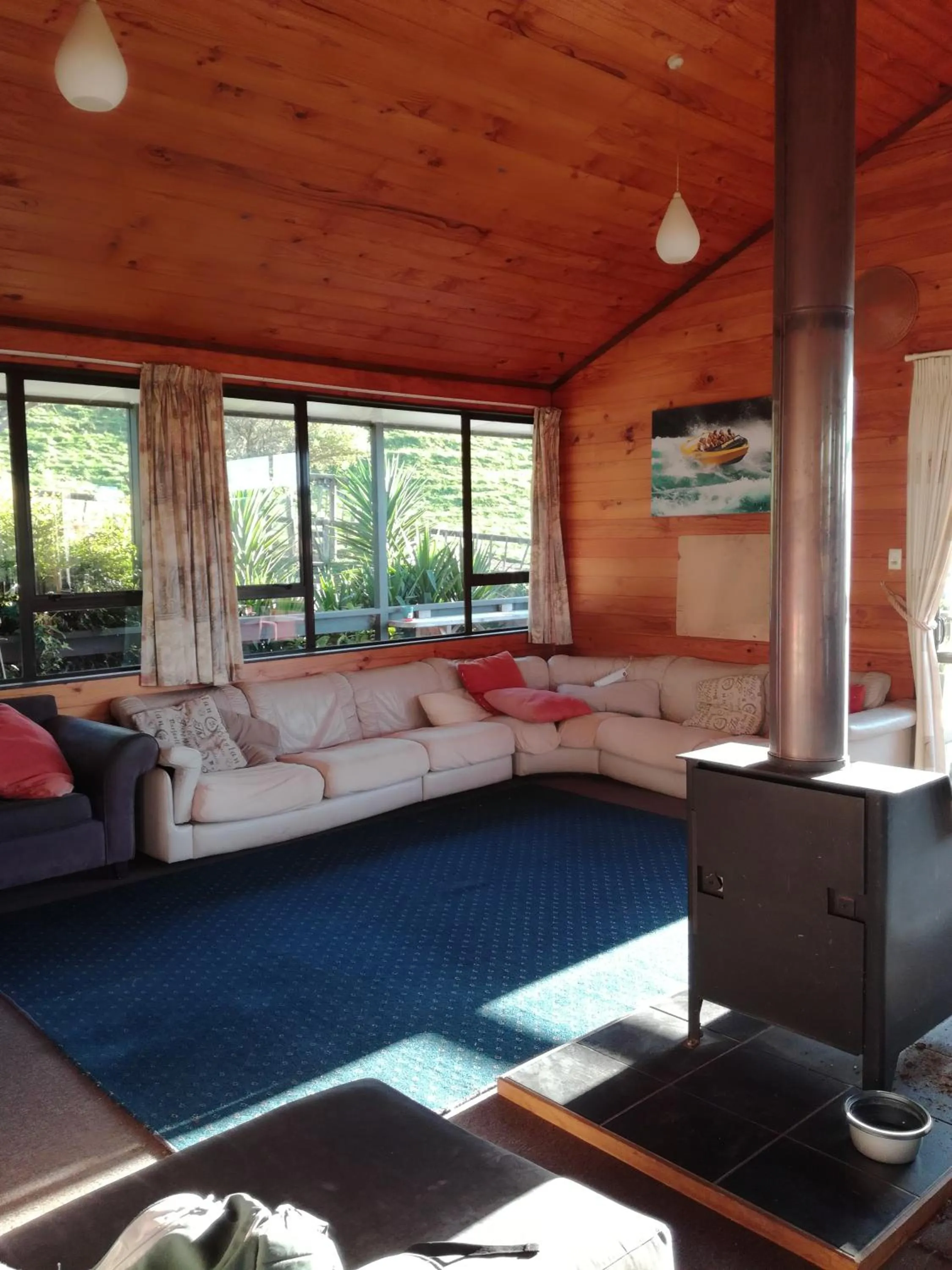 Communal lounge/ TV room in JunoHall Backpackers