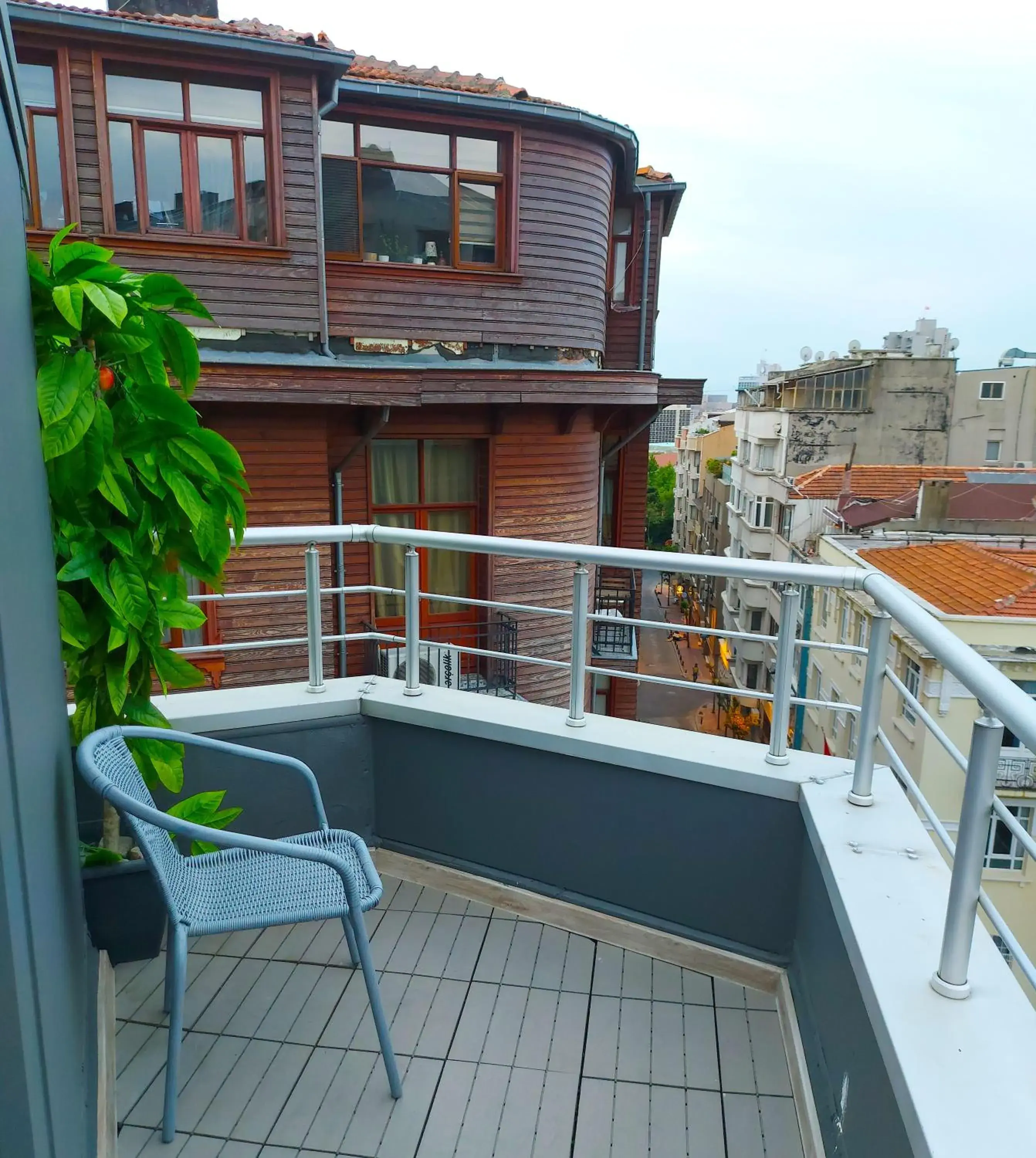 Deluxe Double Room with Balcony in Jazz Hotel Nisantasi Deluxe Double Room with Balcony in Jazz Hotel Nisantasi