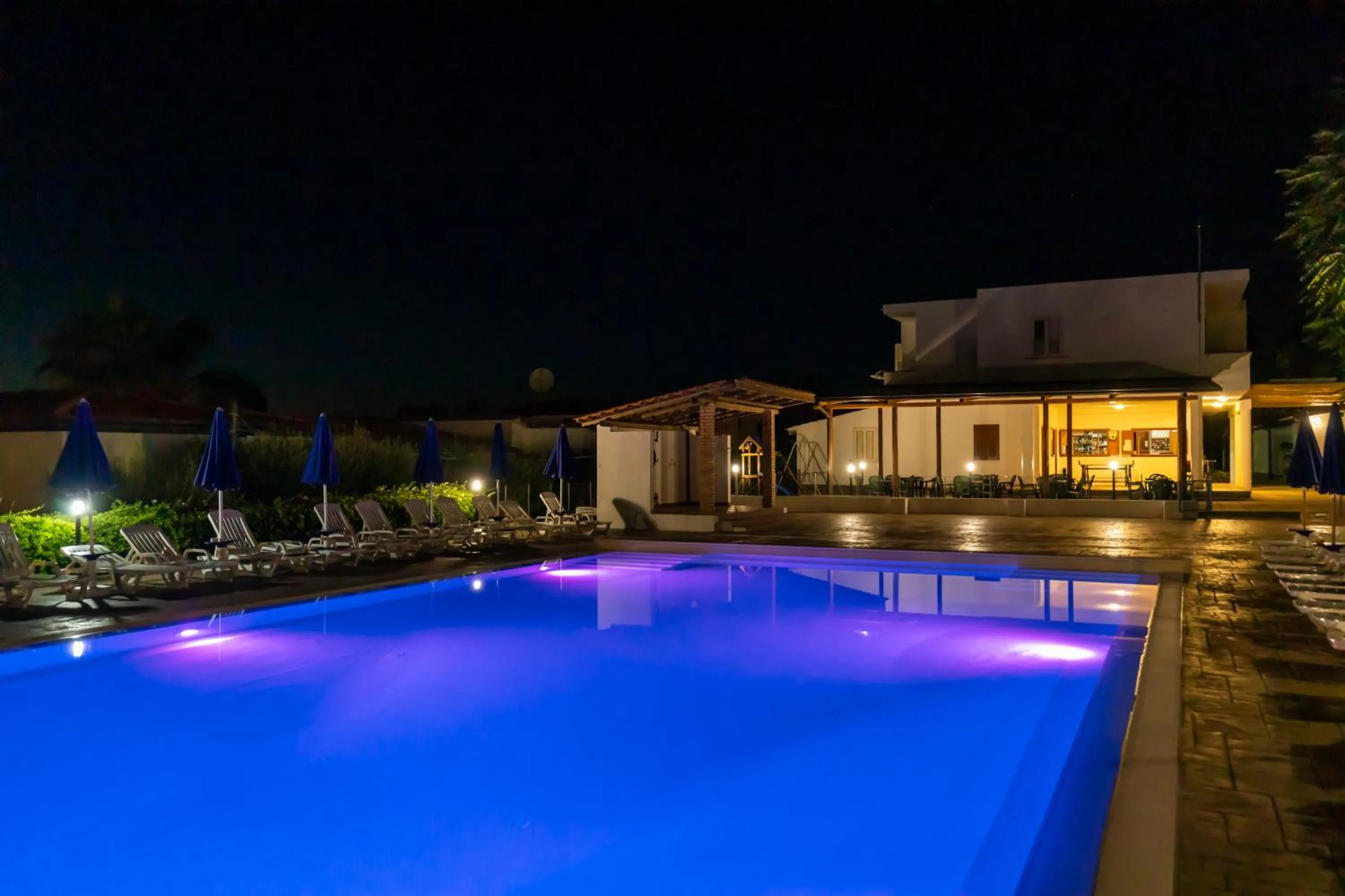 Swimming pool in Residence Limoneto