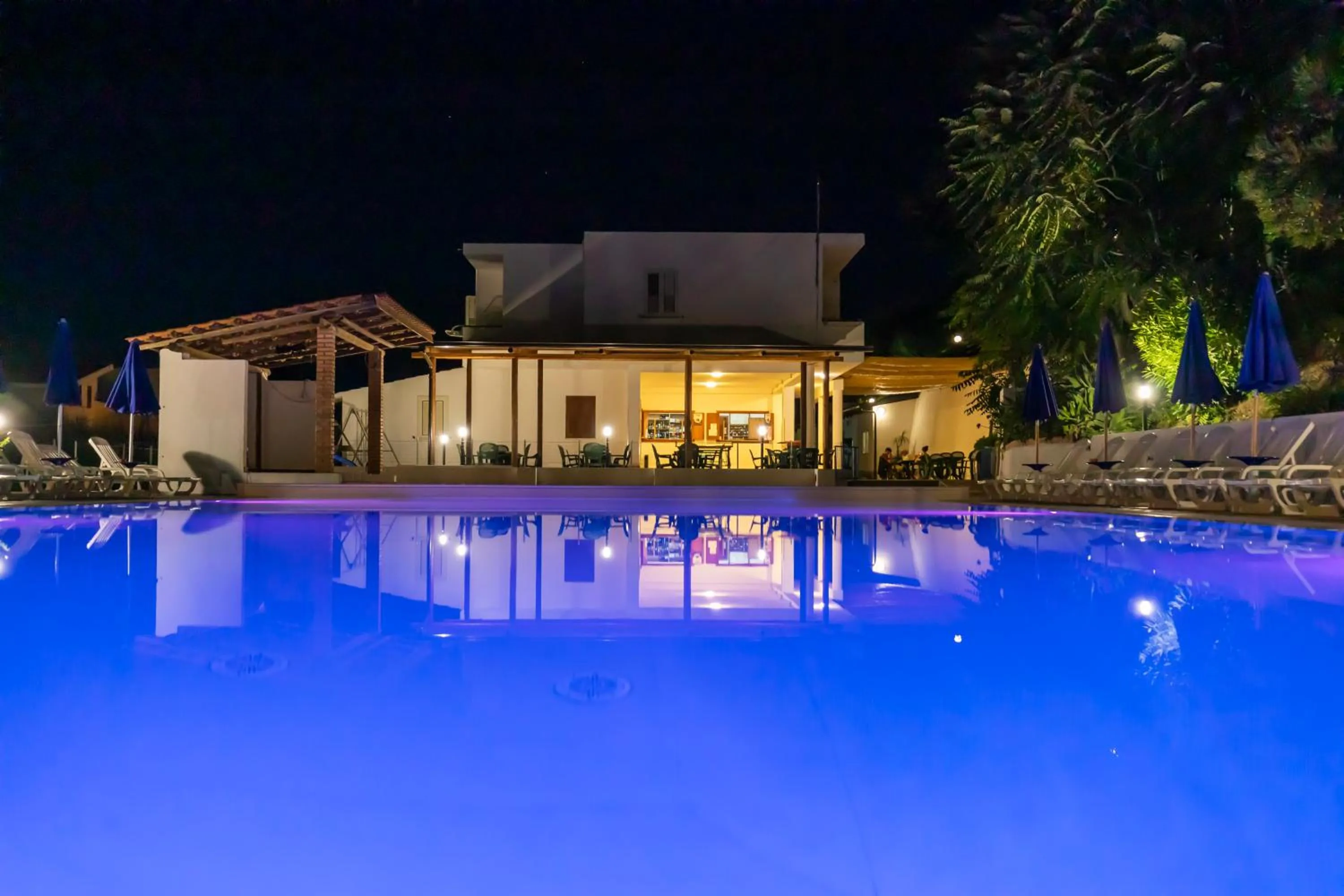 Swimming pool in Residence Limoneto