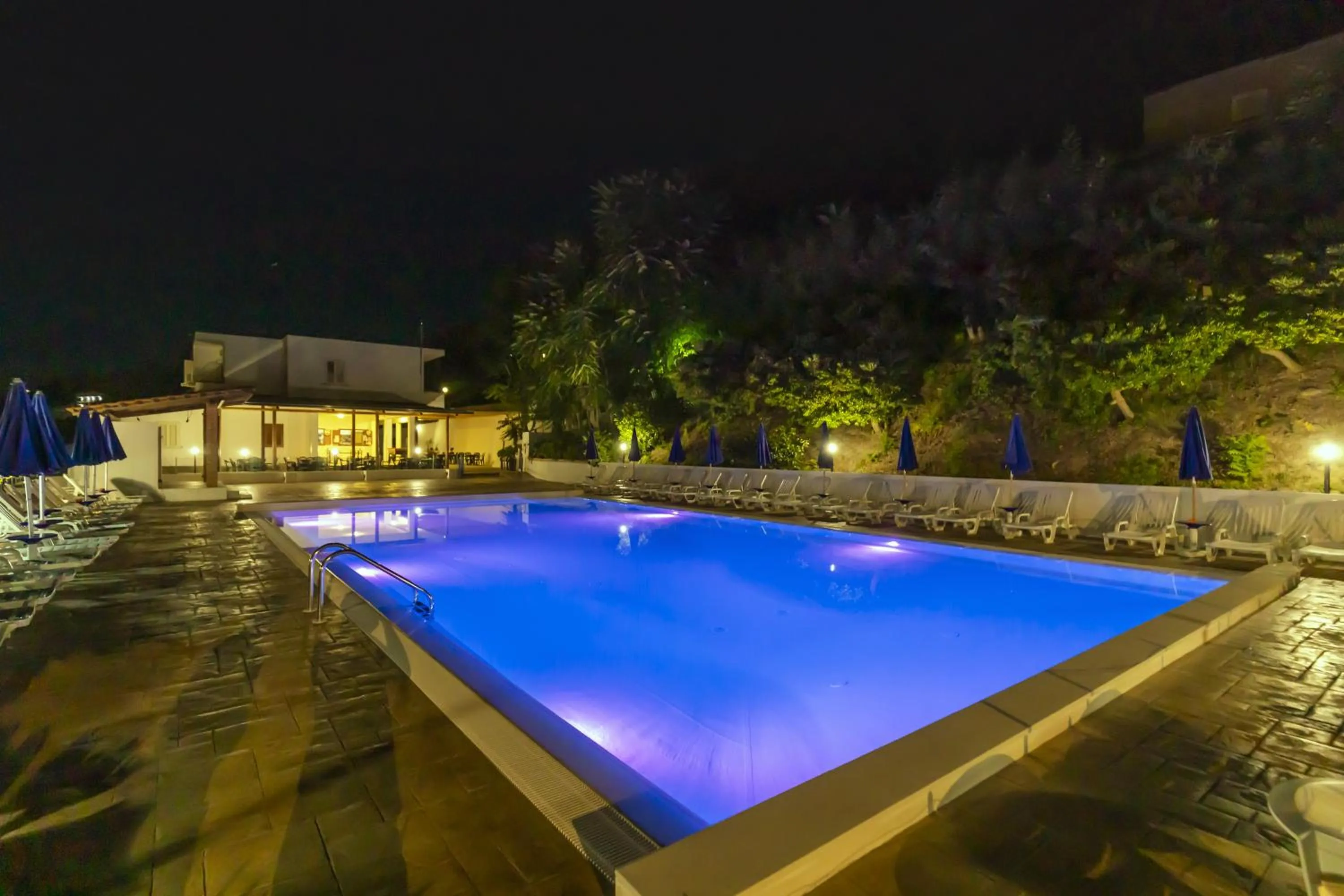 Swimming pool in Residence Limoneto