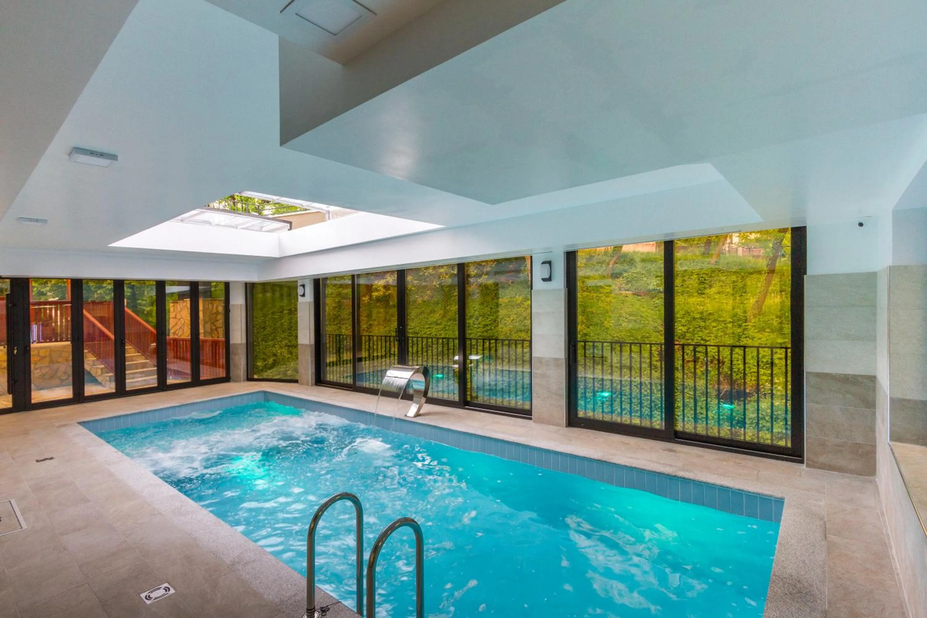 Swimming pool in B&B Nataly 2