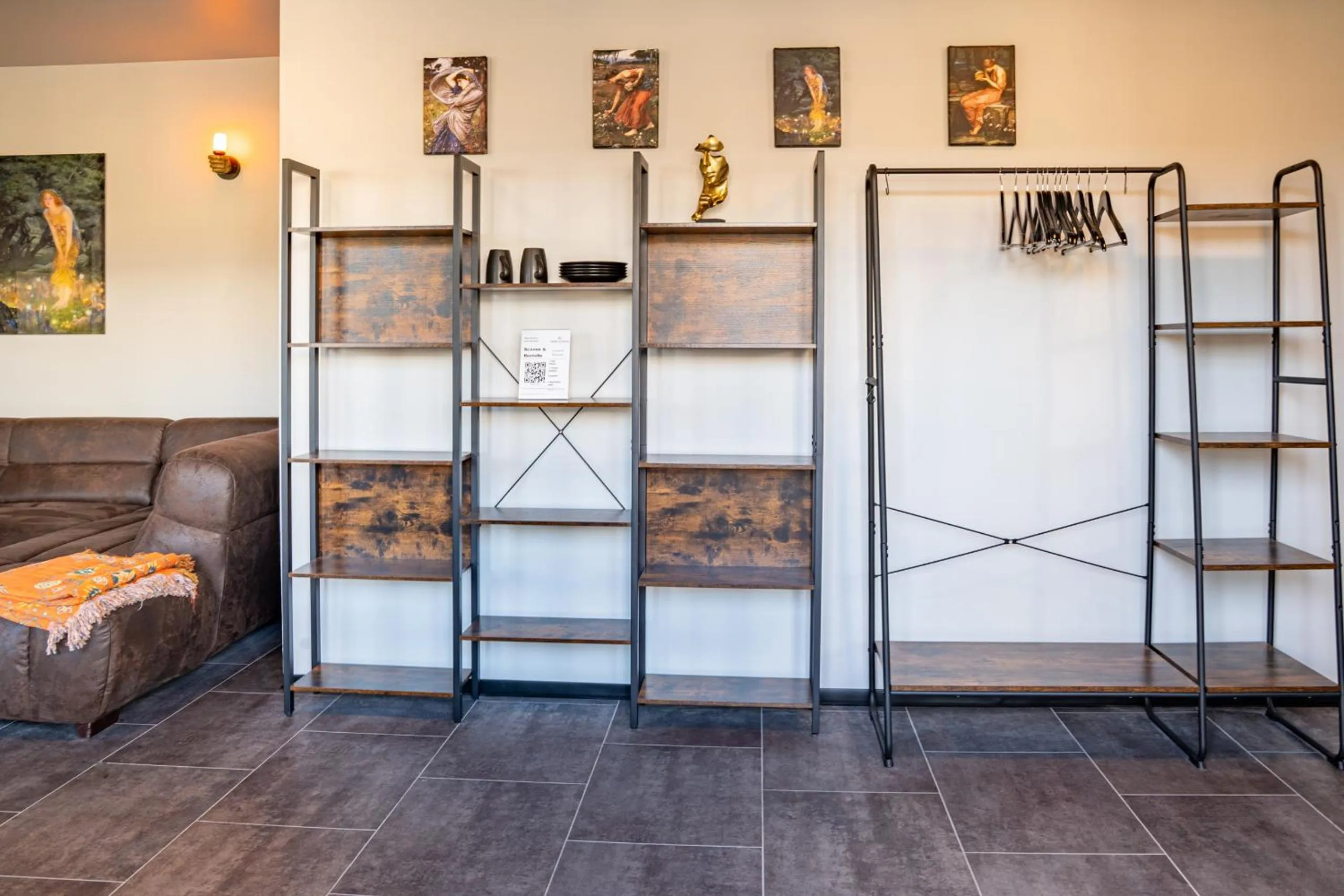 Photo of the whole room in Gwuni Mopera