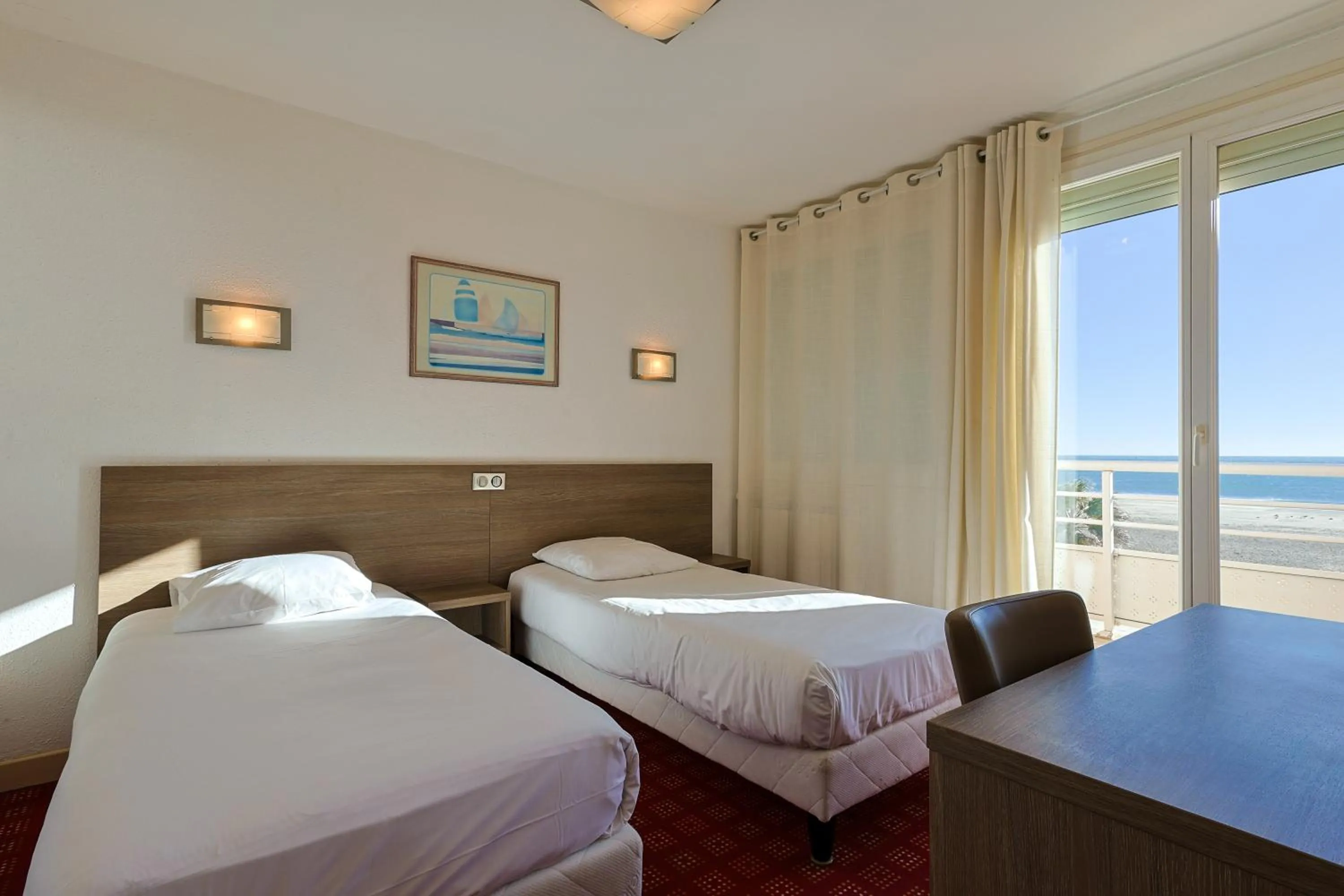 Bed in Logis Hôtel & Restaurant Mediterranee