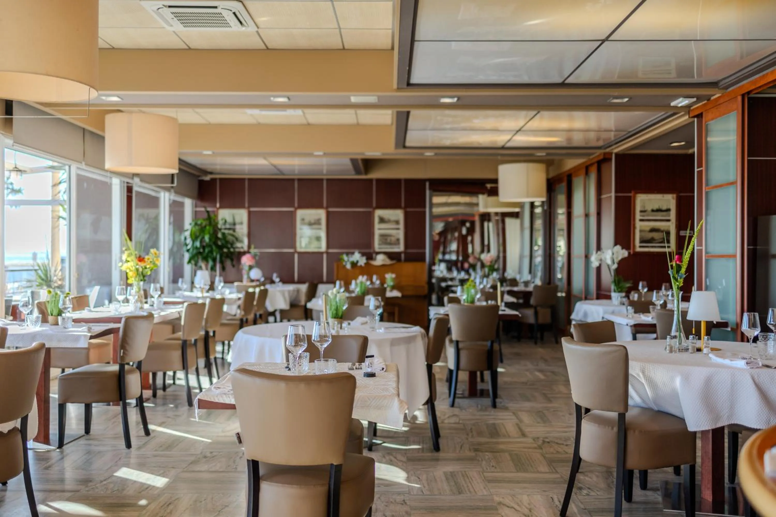 Restaurant/places to eat in Logis Hôtel & Restaurant Mediterranee