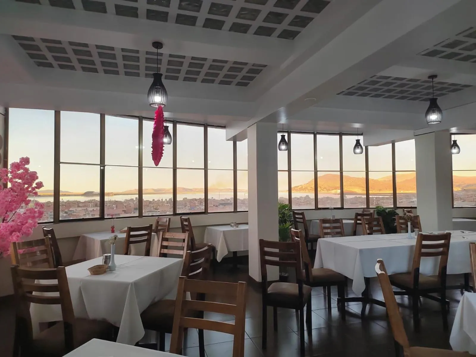 Restaurant/places to eat in Hotel Qalasaya