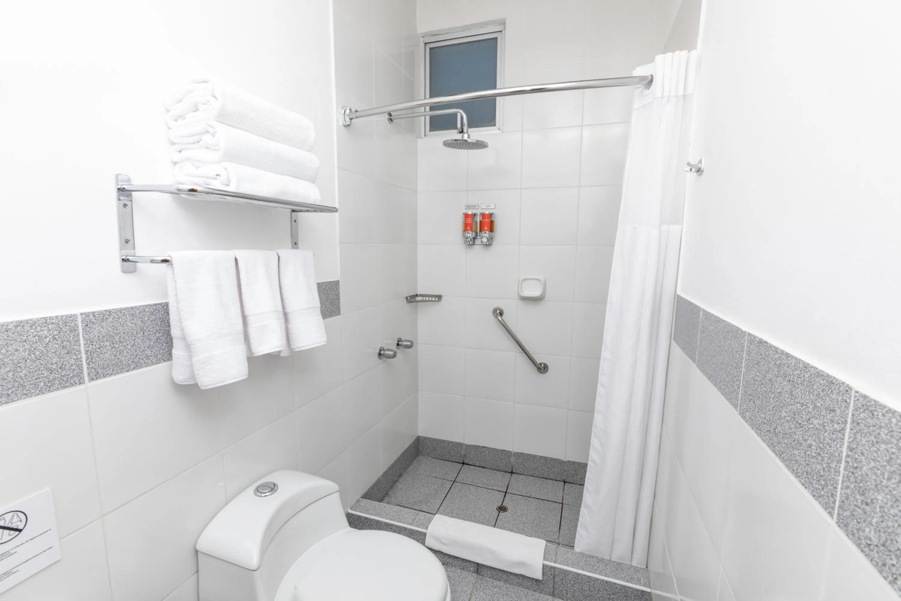 Shower in Casa Andina Standard Colca