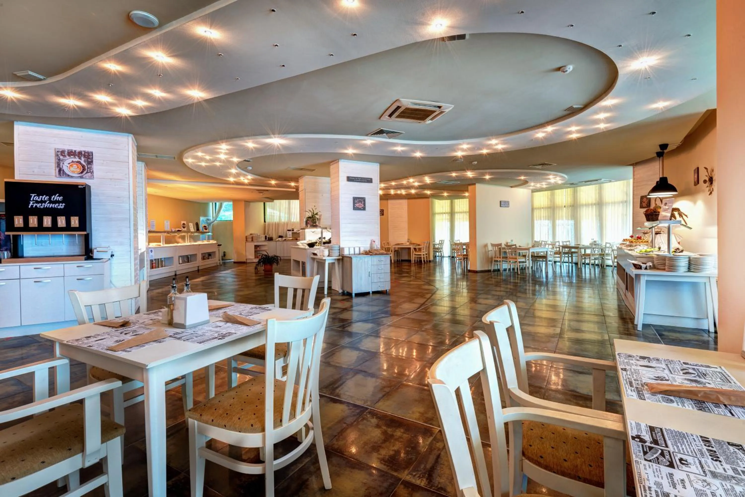 Restaurant/places to eat in Palm Beach Hotel - All Inclusive with Free beach package & Private Beach