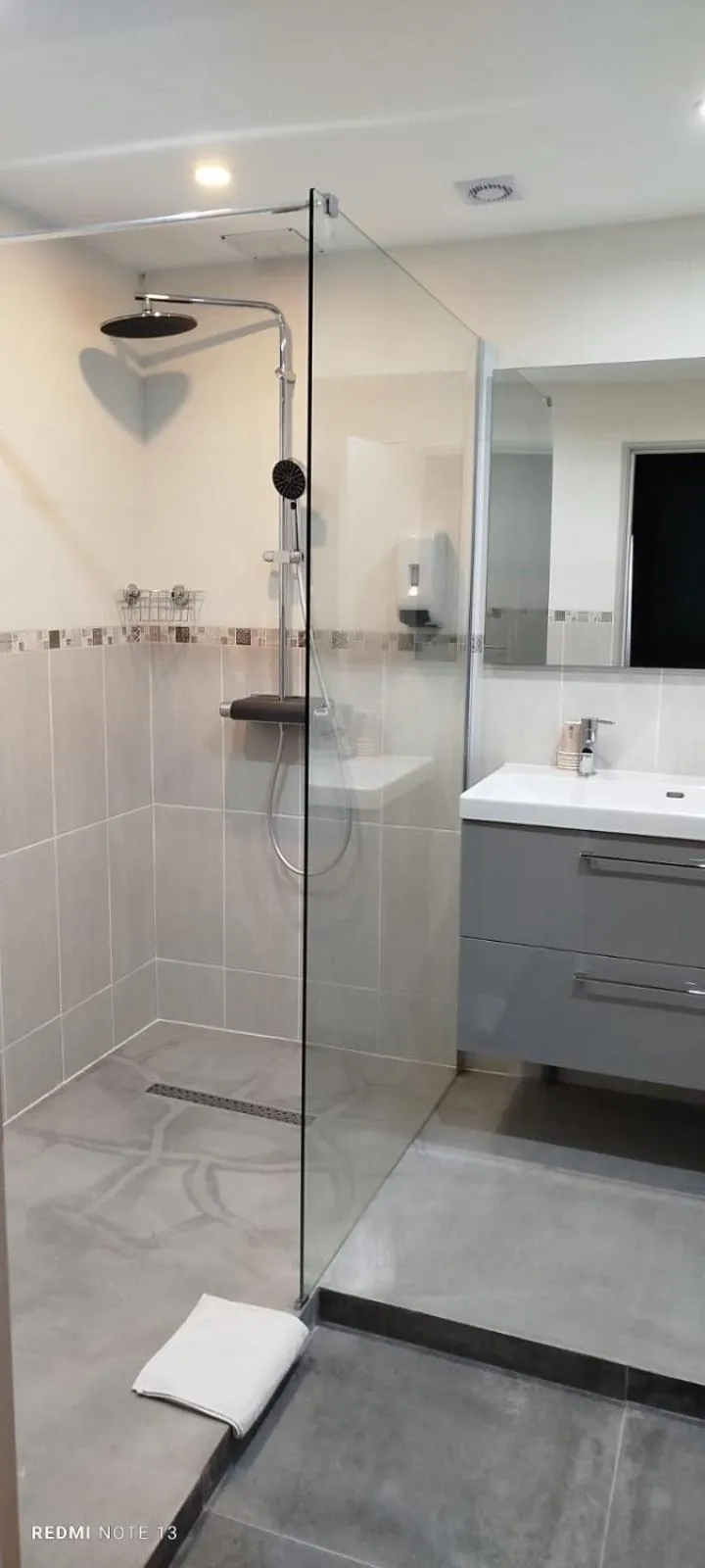 Bathroom in Garabit Hotel