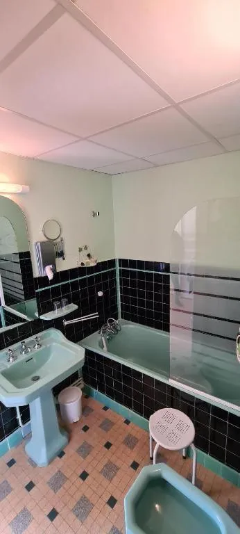 Bathroom in Garabit Hotel