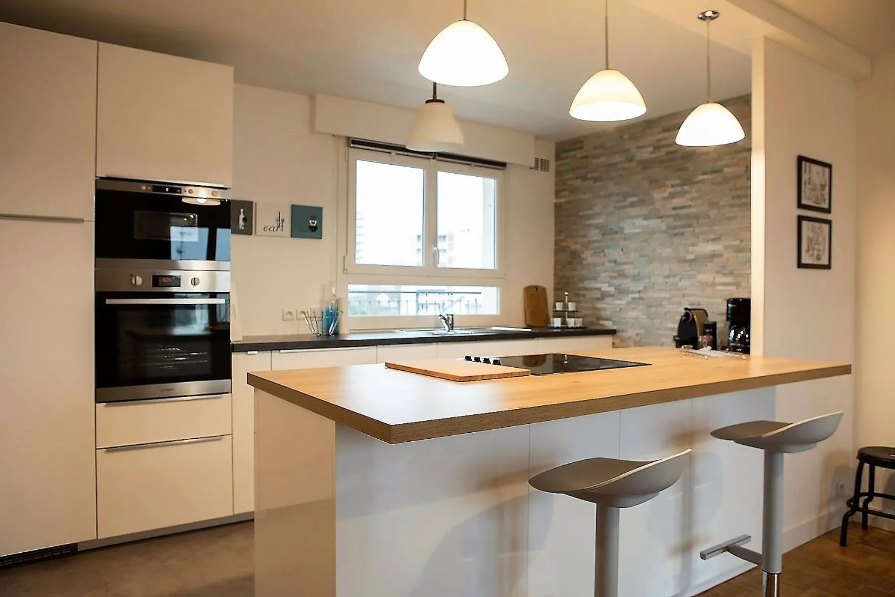 Kitchen or kitchenette in Gite Bons Amis