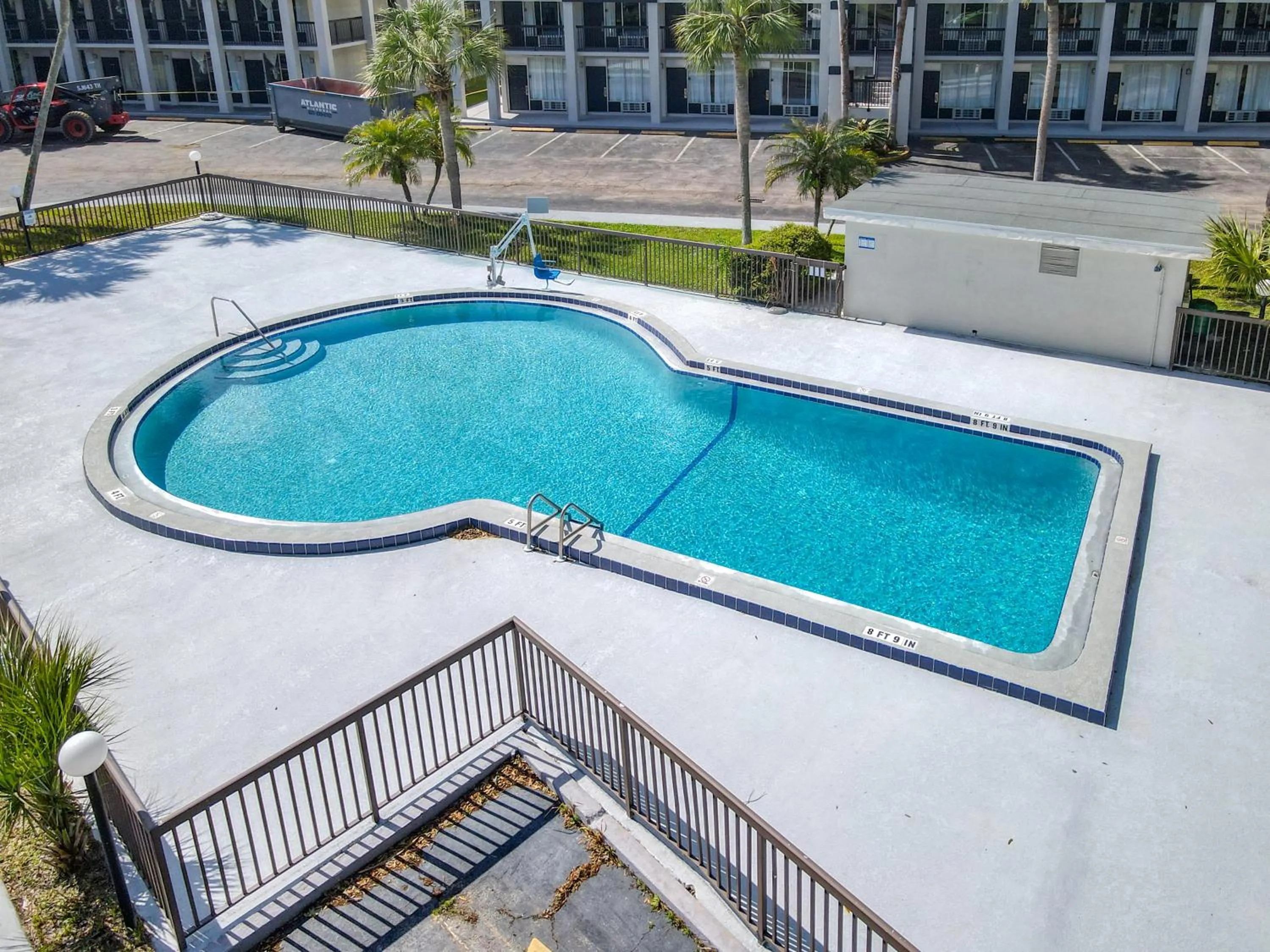 Swimming pool in Stayable St Augustine