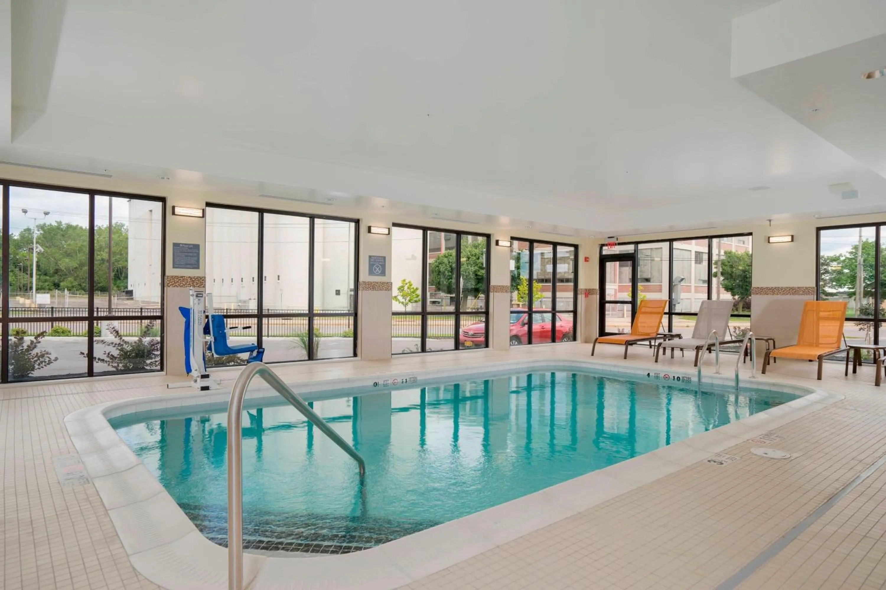 Swimming pool in Courtyard by Marriott Niagara Falls, USA