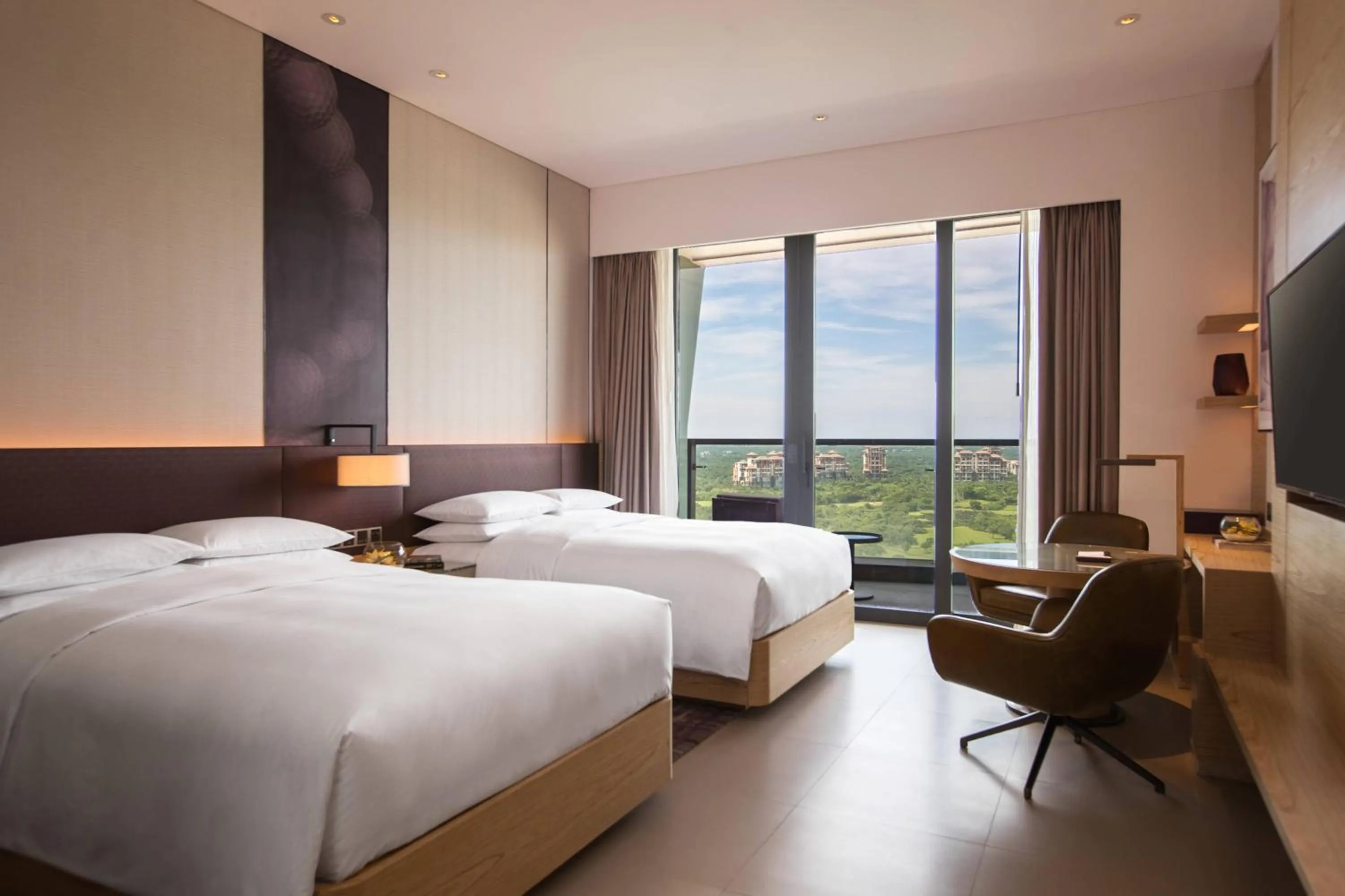 Photo of the whole room, Bed in Renaissance Haikou Hotel