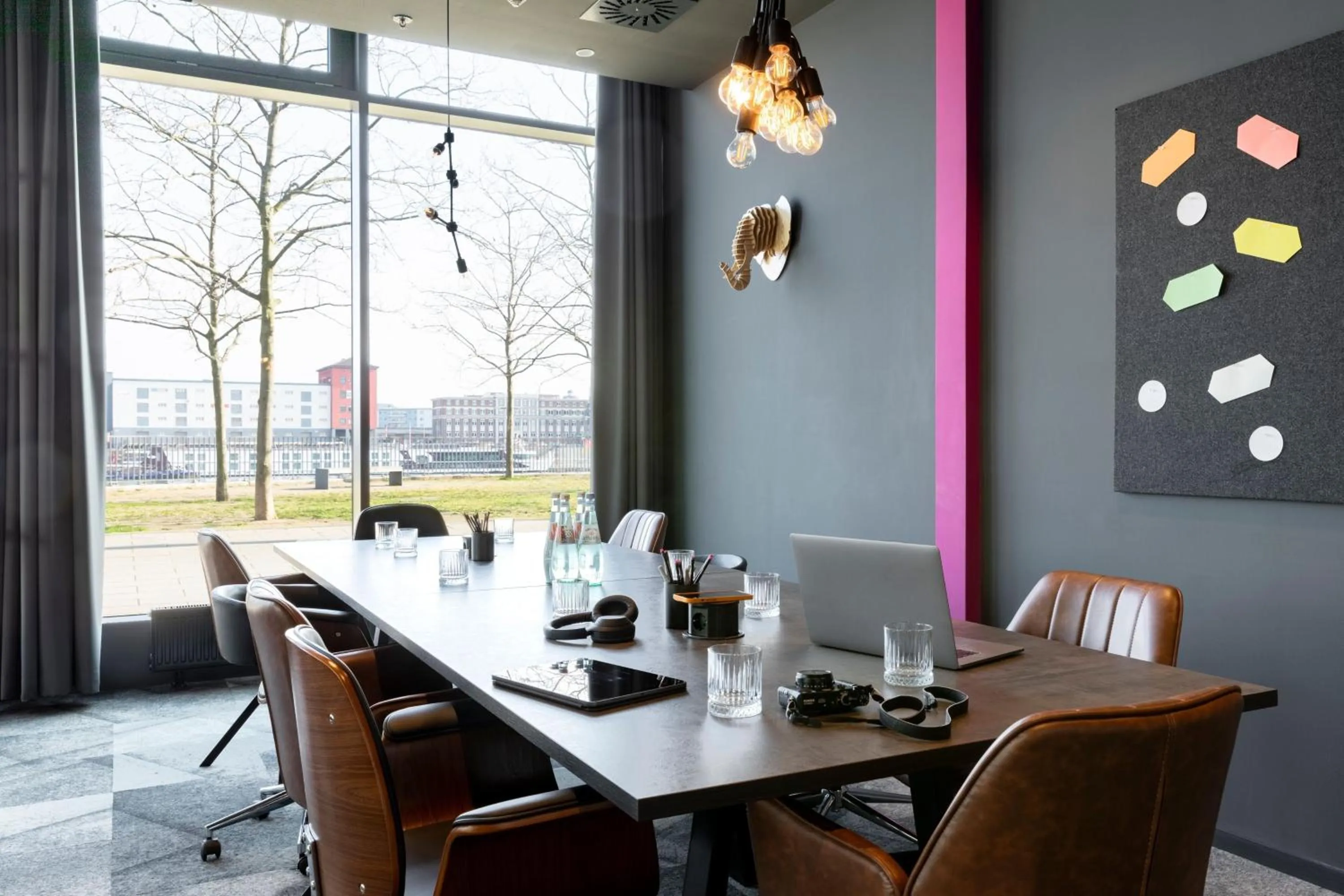 Meeting/conference room in Moxy Ludwigshafen