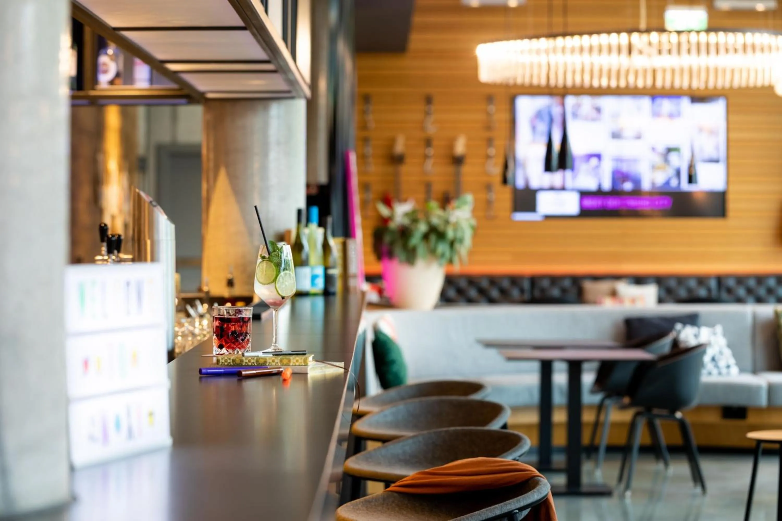 Lounge or bar in Moxy Ludwigshafen