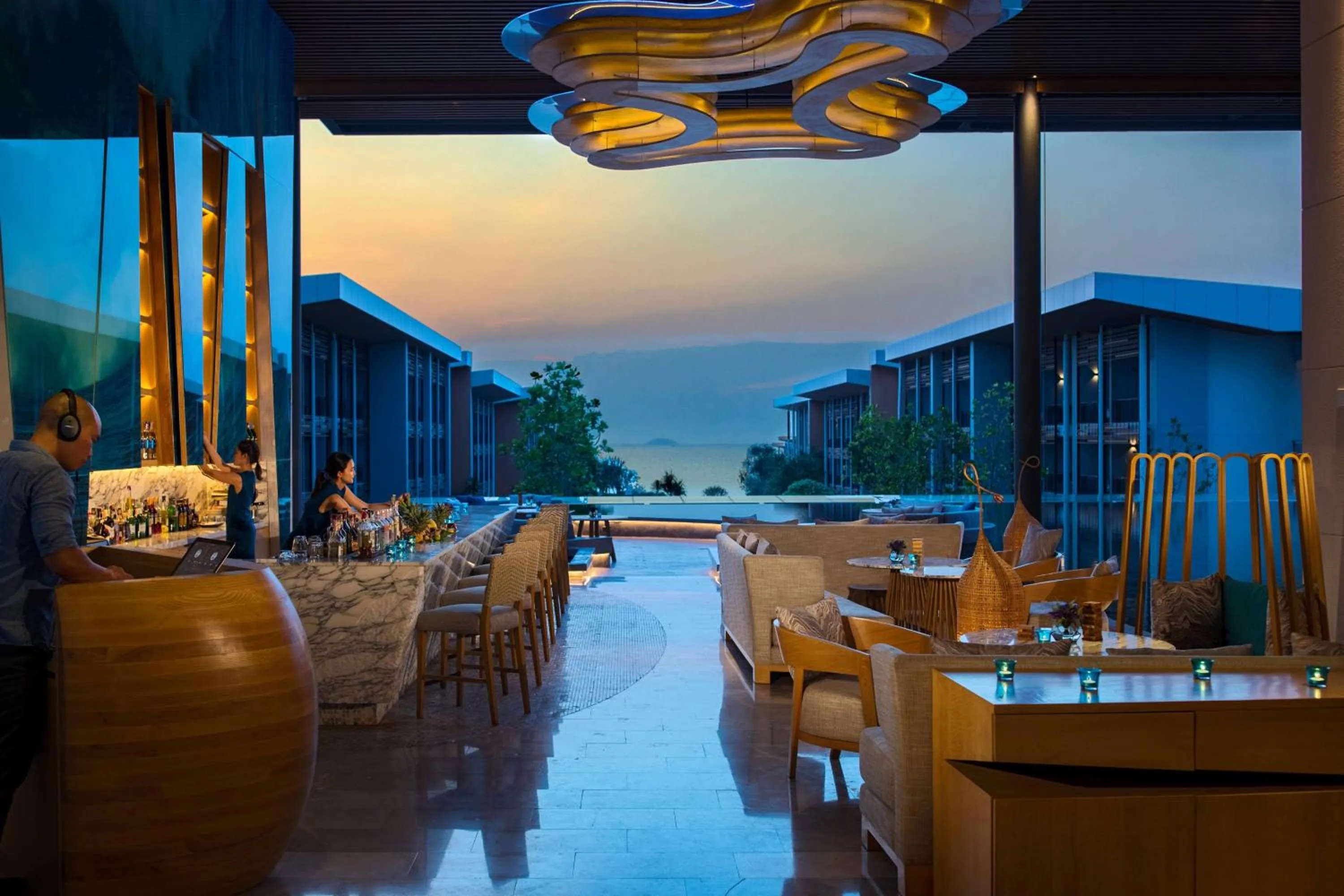 Lounge or bar in Renaissance Pattaya Resort & Spa