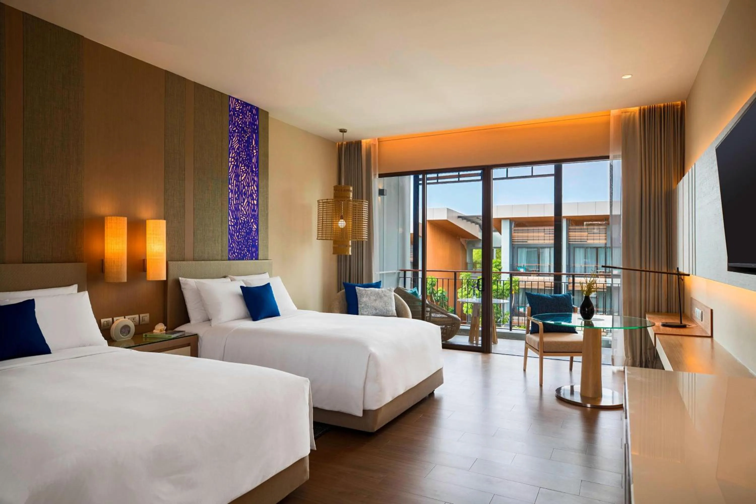 Photo of the whole room, Bed in Renaissance Pattaya Resort & Spa