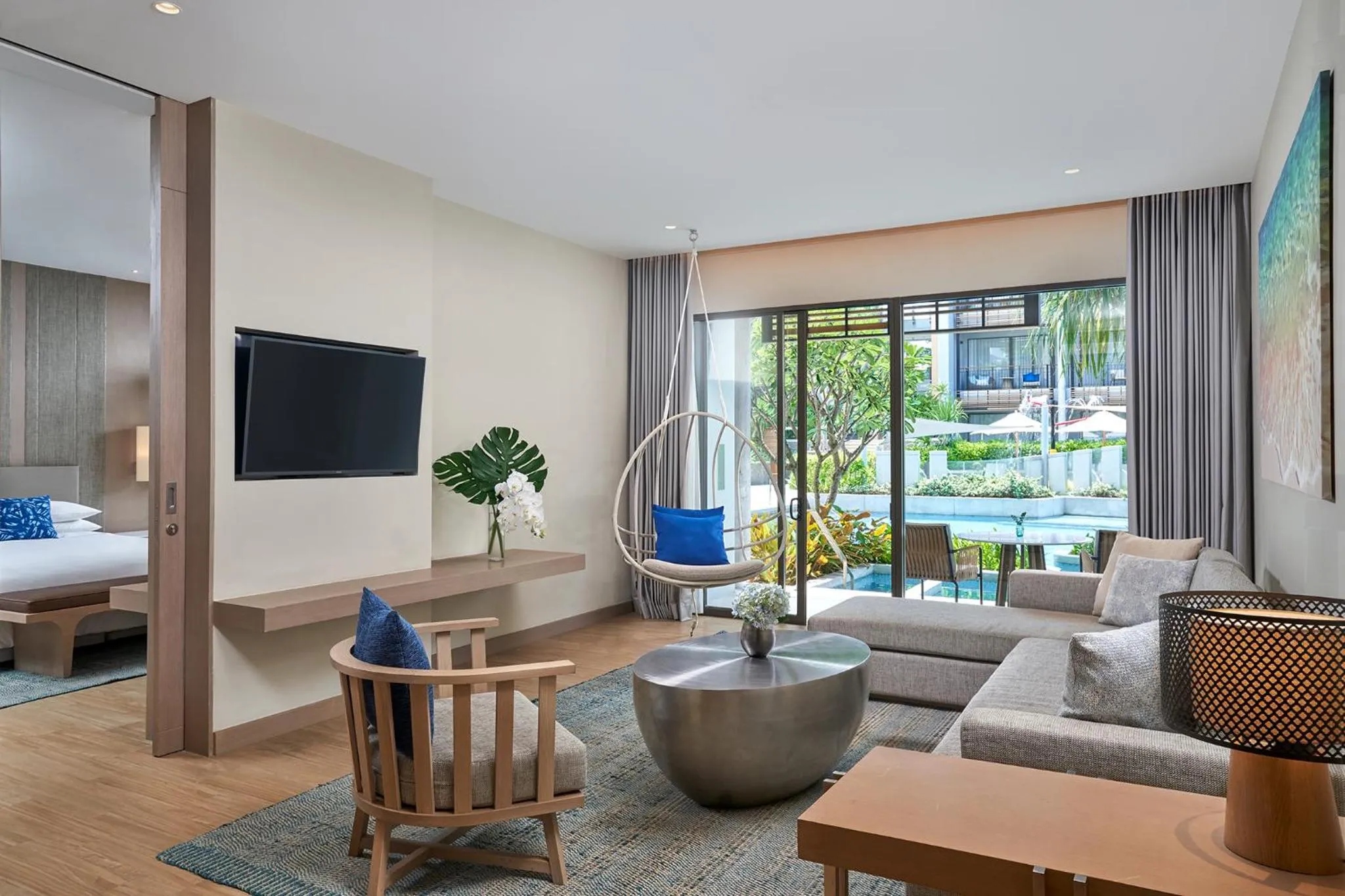 Balcony/Terrace, Bed in Renaissance Pattaya Resort & Spa