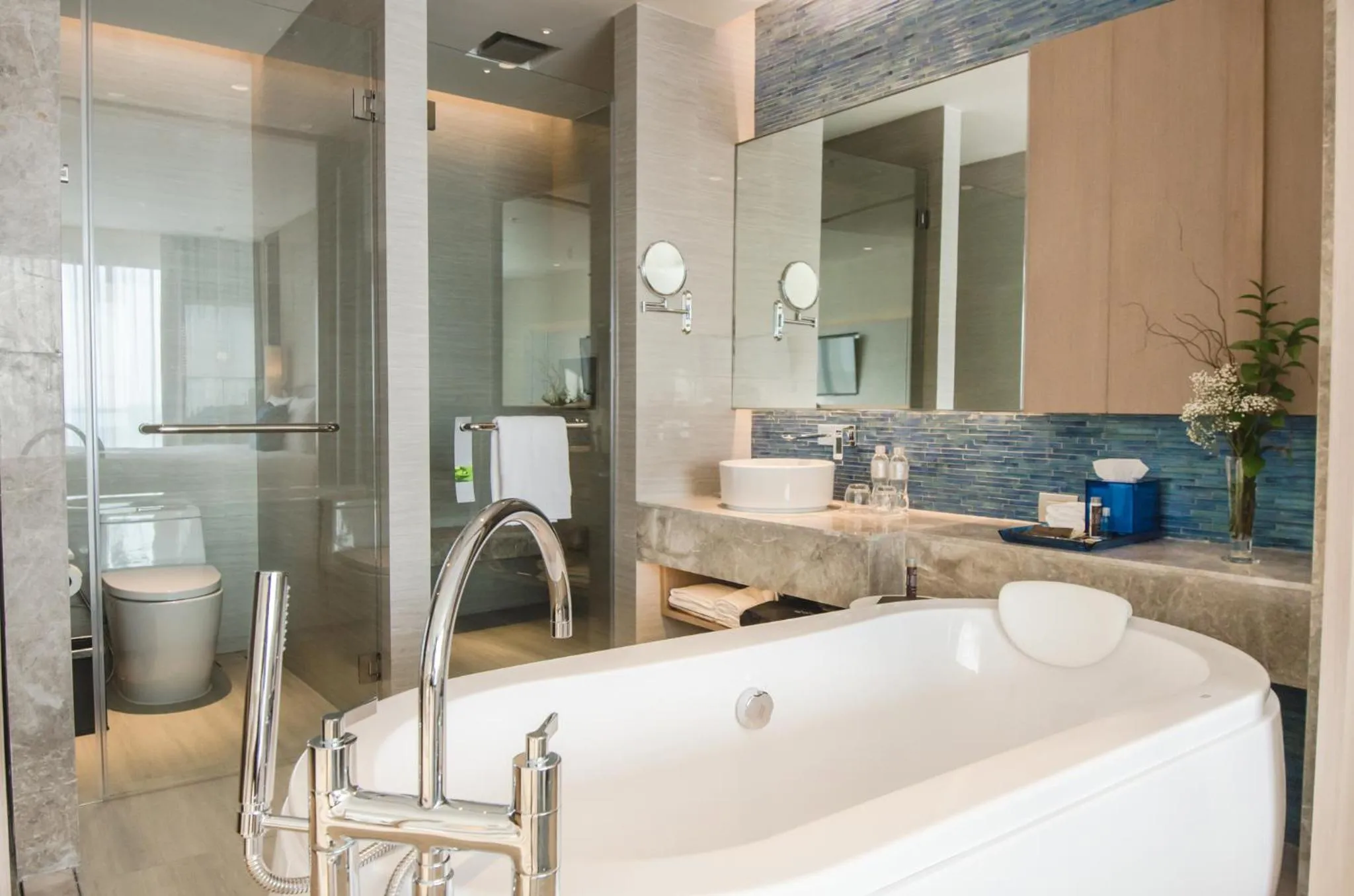 Shower in Renaissance Pattaya Resort & Spa