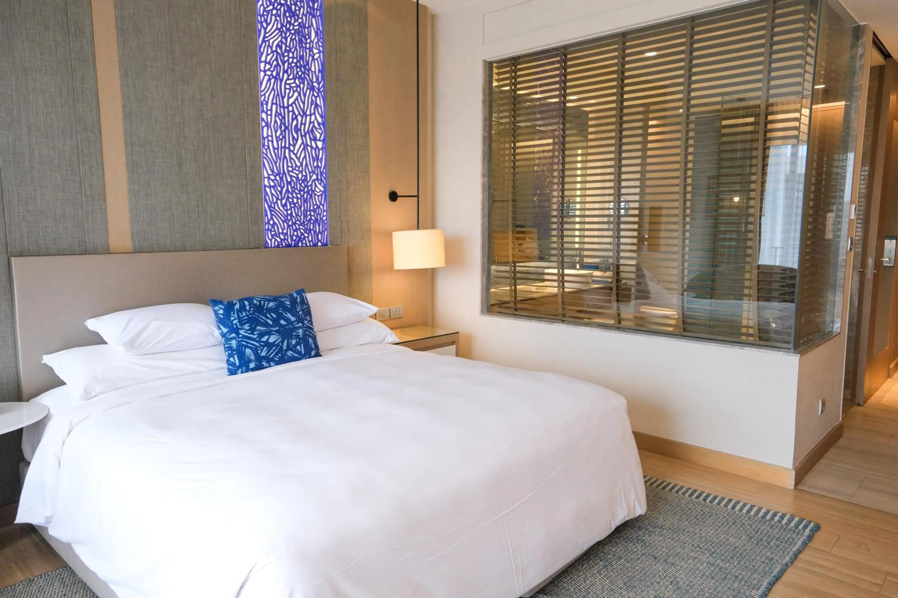 Bed in Renaissance Pattaya Resort & Spa