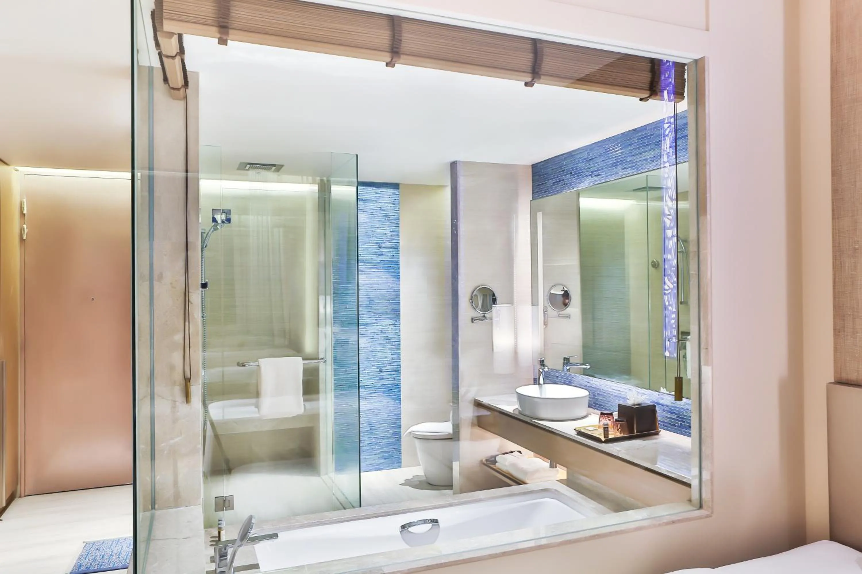 Shower in Renaissance Pattaya Resort & Spa