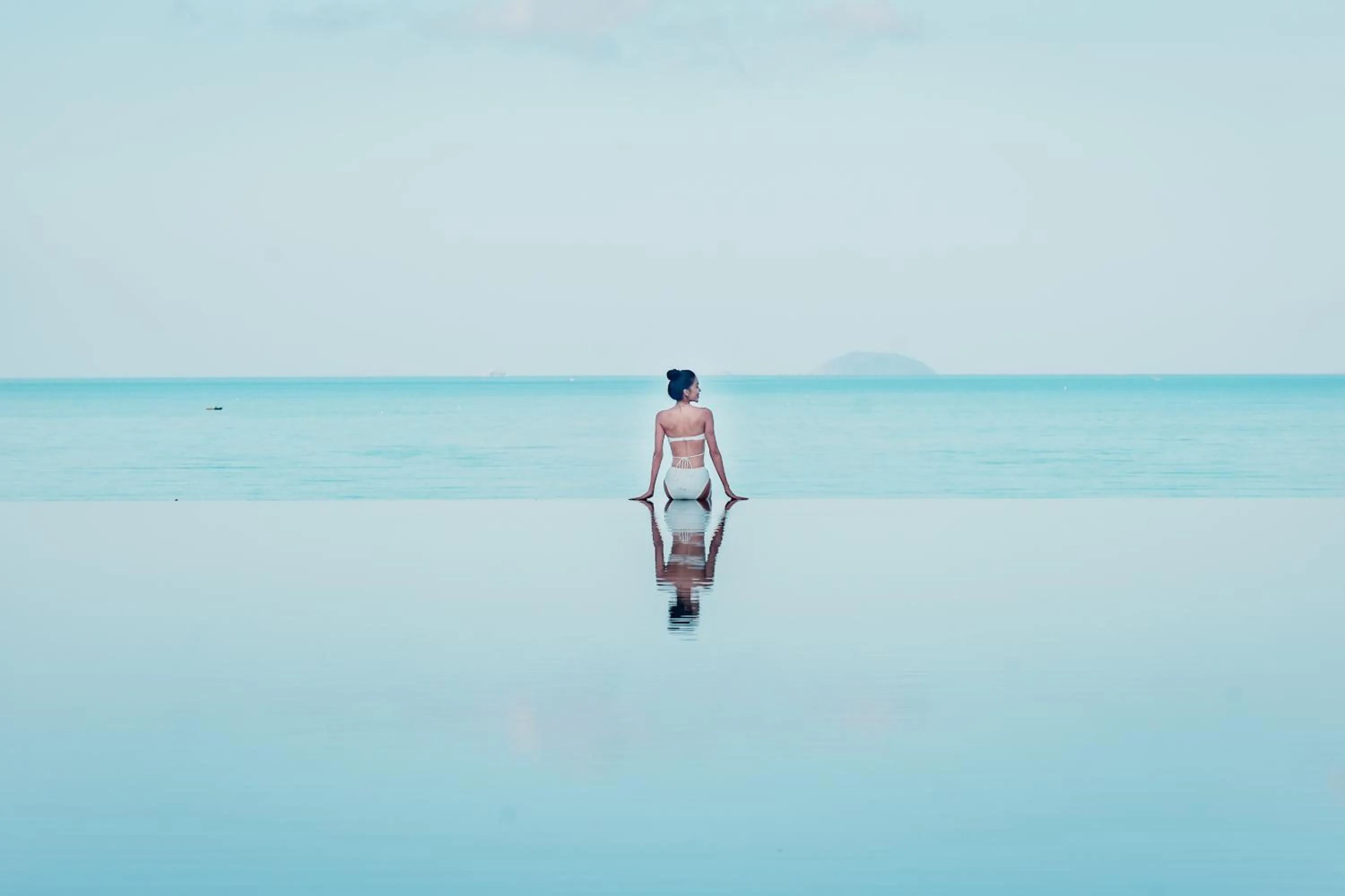 Swimming pool in Renaissance Pattaya Resort & Spa
