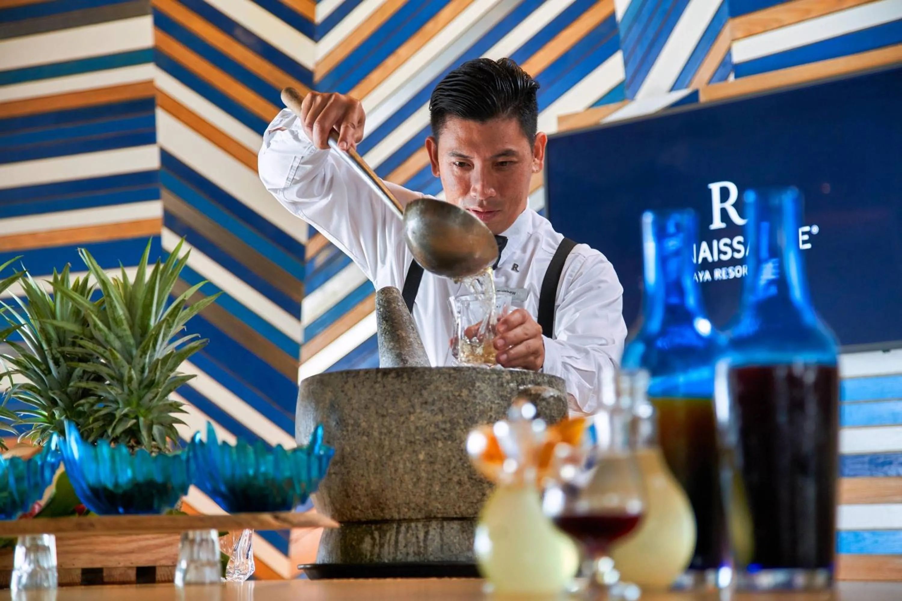 Lounge or bar in Renaissance Pattaya Resort & Spa