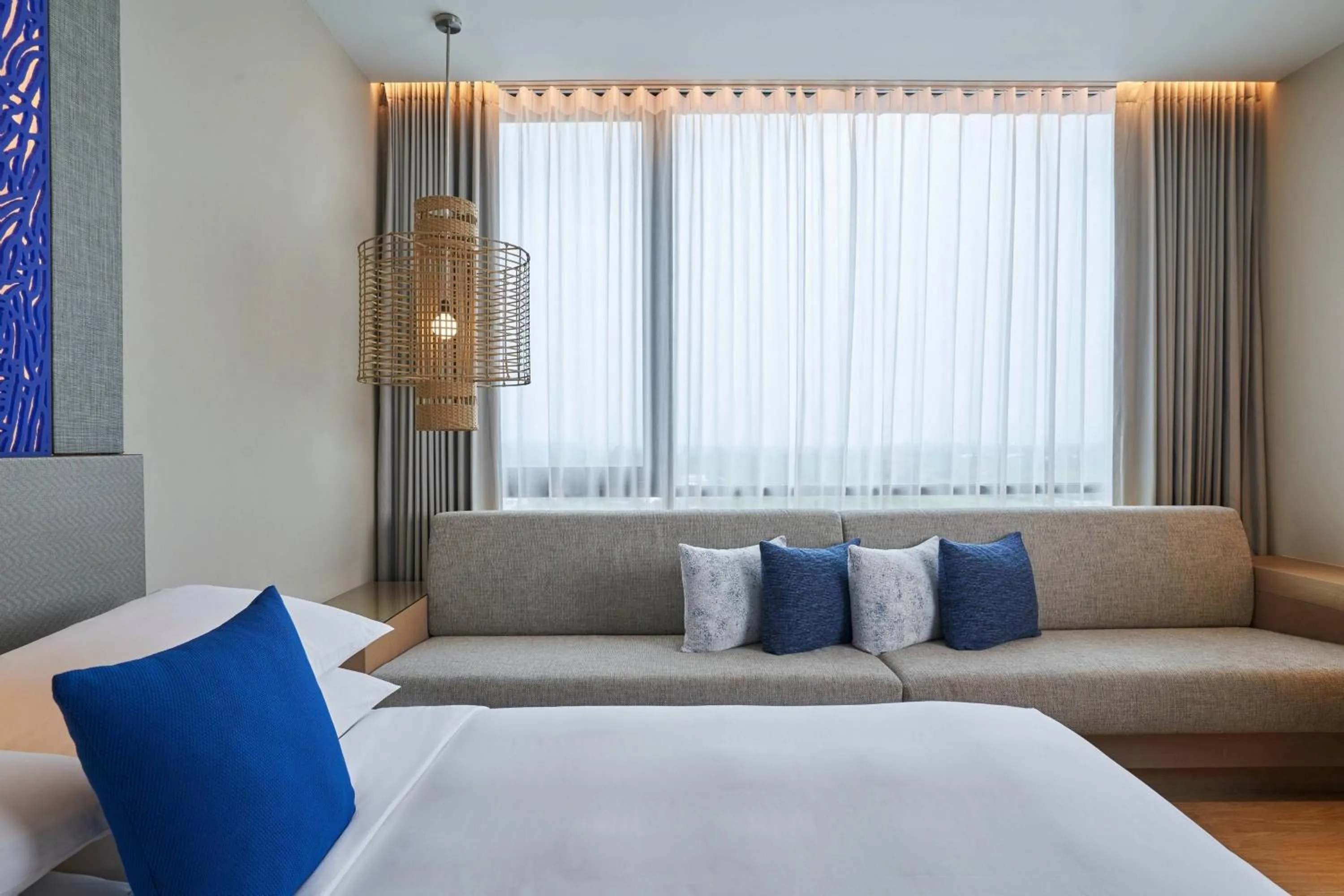 Photo of the whole room, Bed in Renaissance Pattaya Resort & Spa