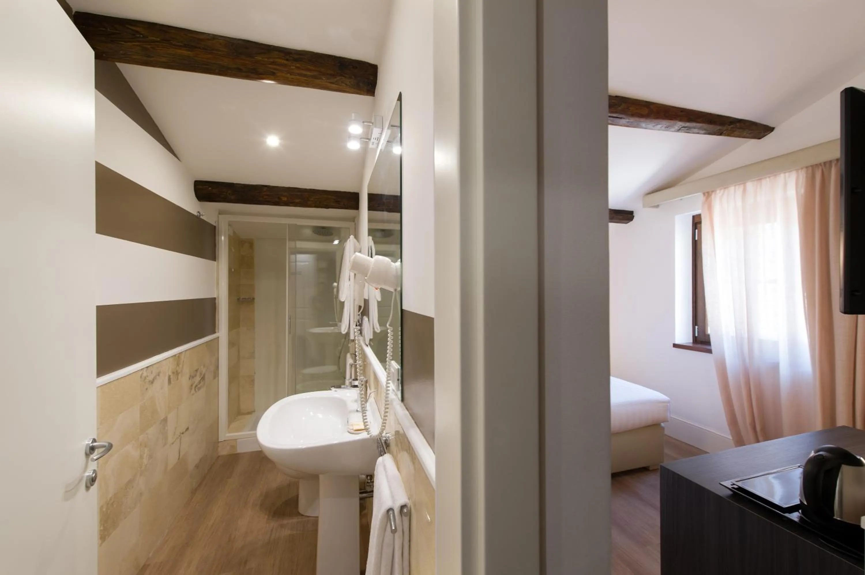 Bathroom, Bed in Relais Santa Maria Maggiore