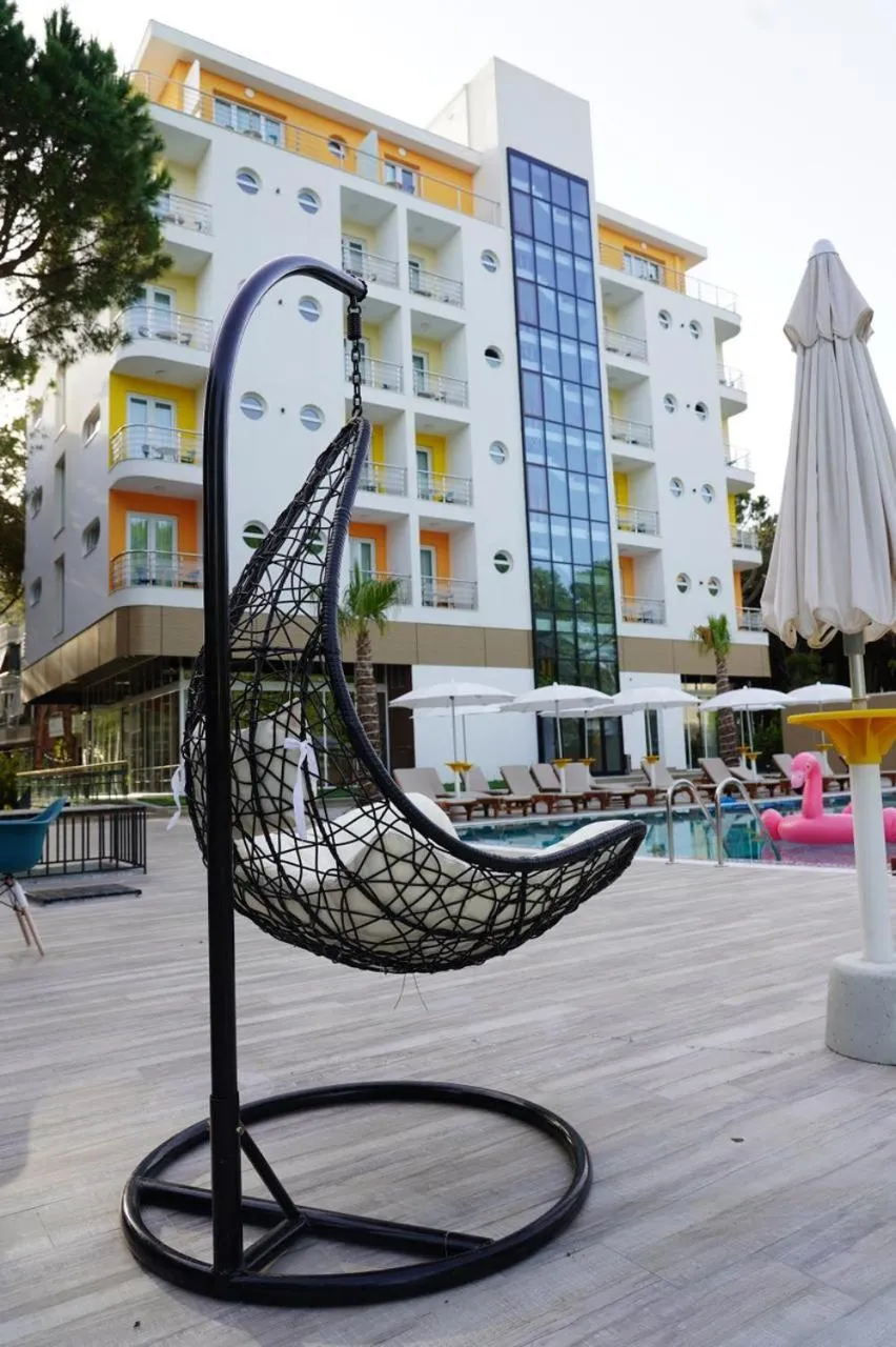 Hotel Monaco & Garden