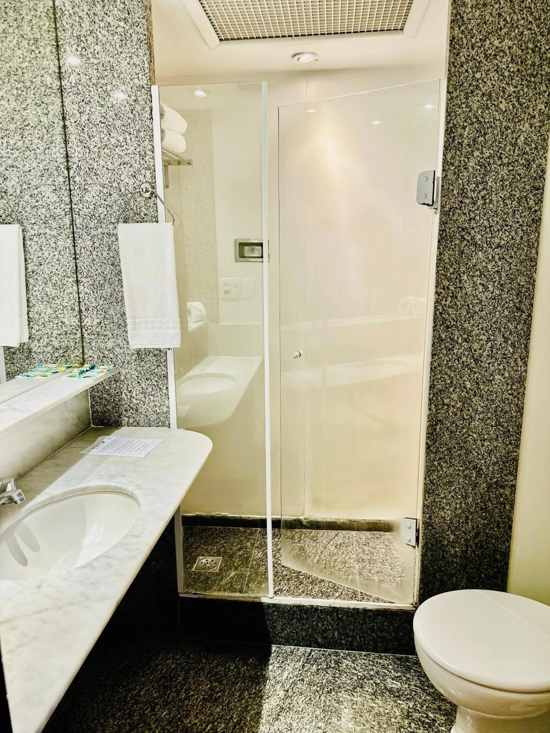 Shower in Copacabana Mar Hotel