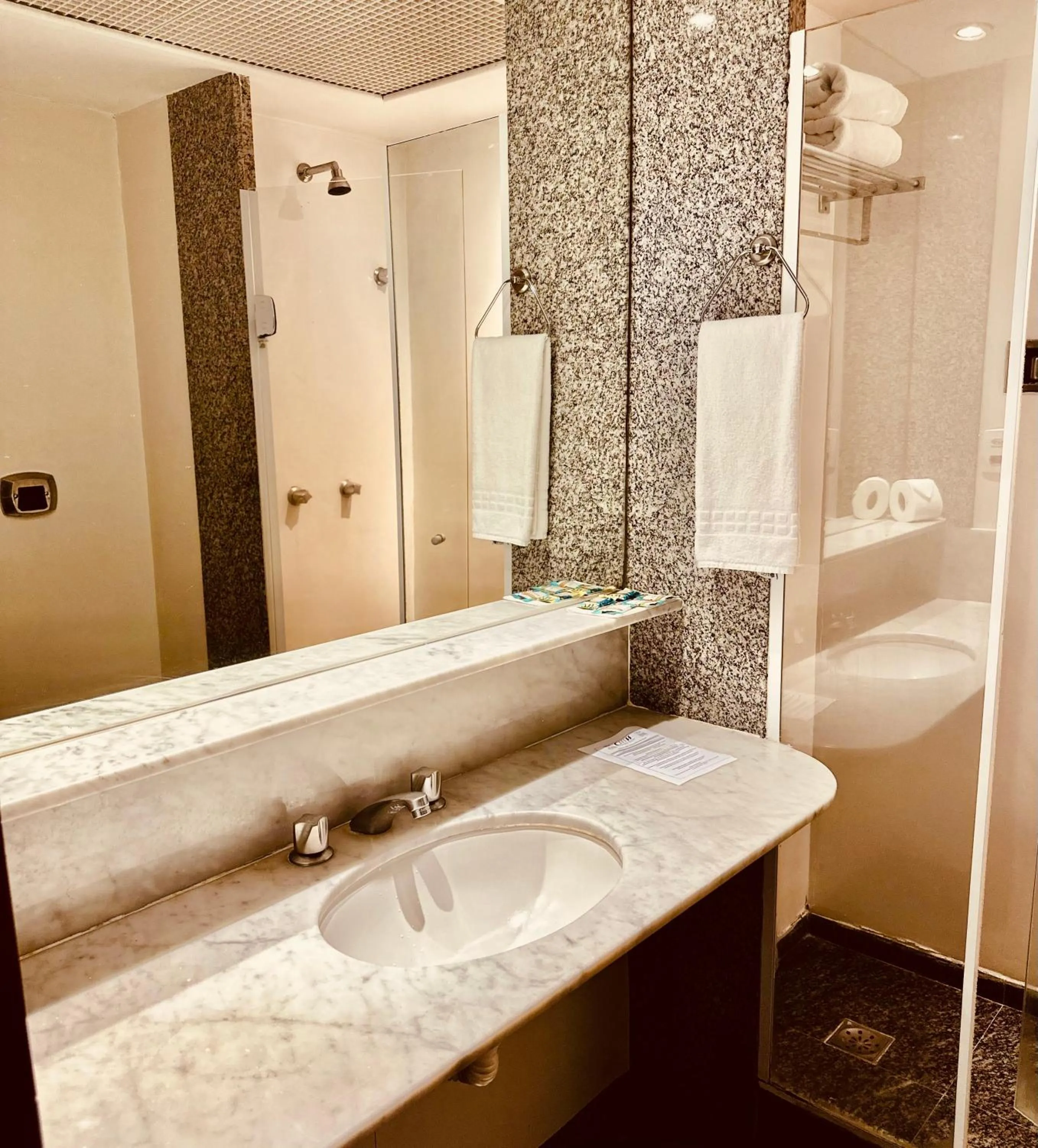 Shower in Copacabana Mar Hotel